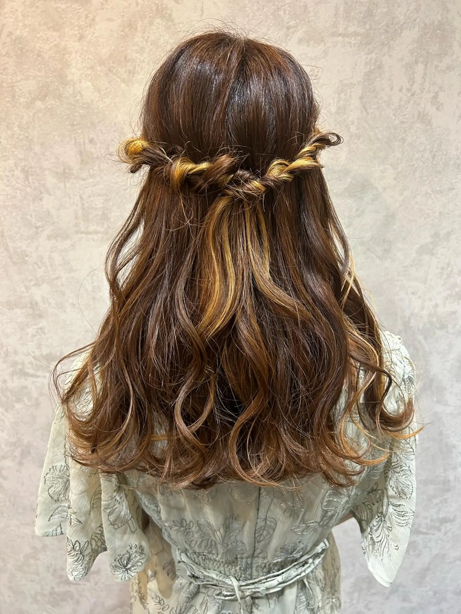 セミロング ヘアアレンジ ハーフアップ ヘアカラー 飯塚 沙衣のヘアスタイル