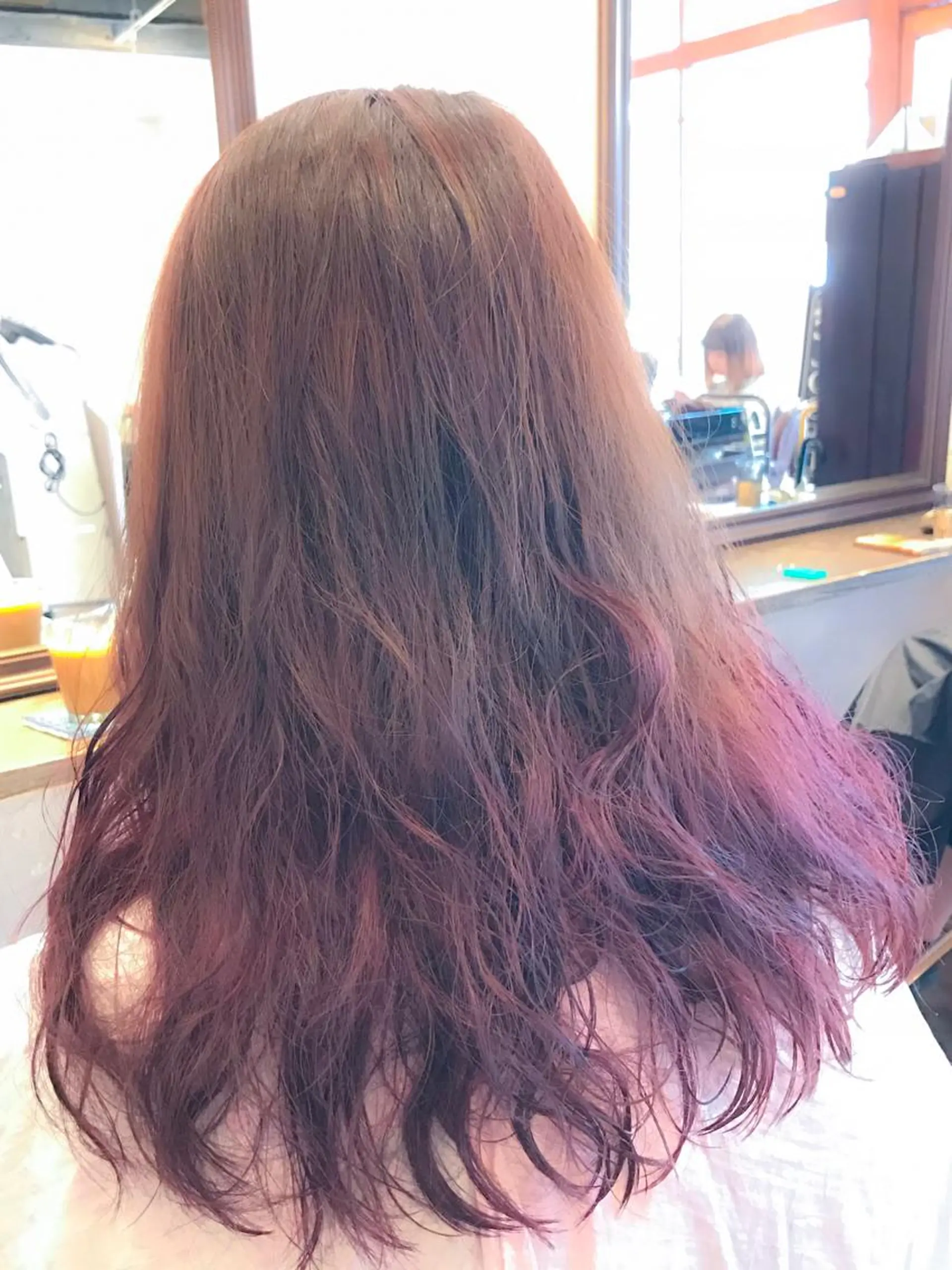 セミロング カラー セミロングパーマ ブリーチ グラデーションカラー 小森谷 亮太のヘアスタイル