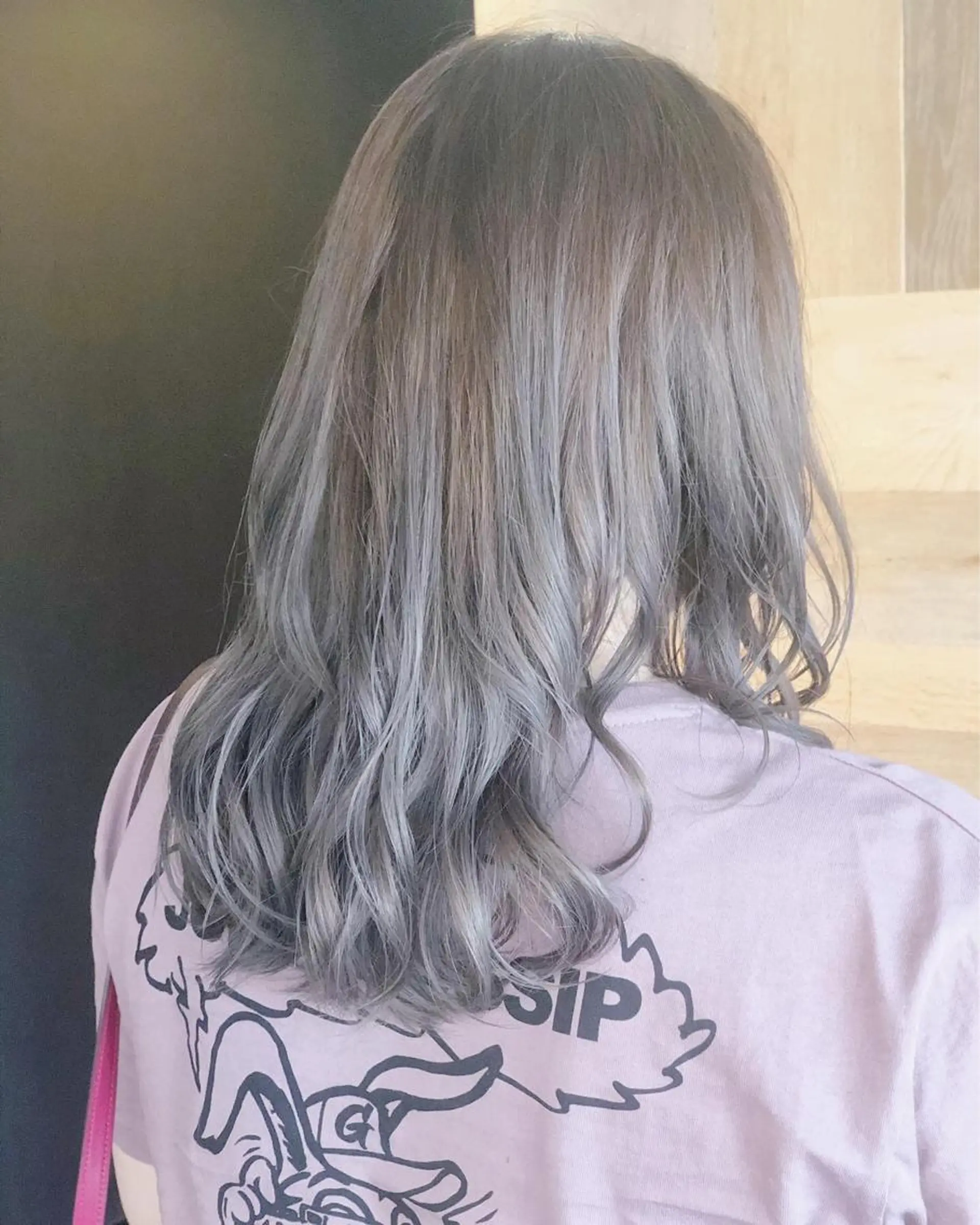 ロング アッシュ ハイライト ヘアカラー 柿本拓【全席完全個室 ログネオン】のヘアスタイル