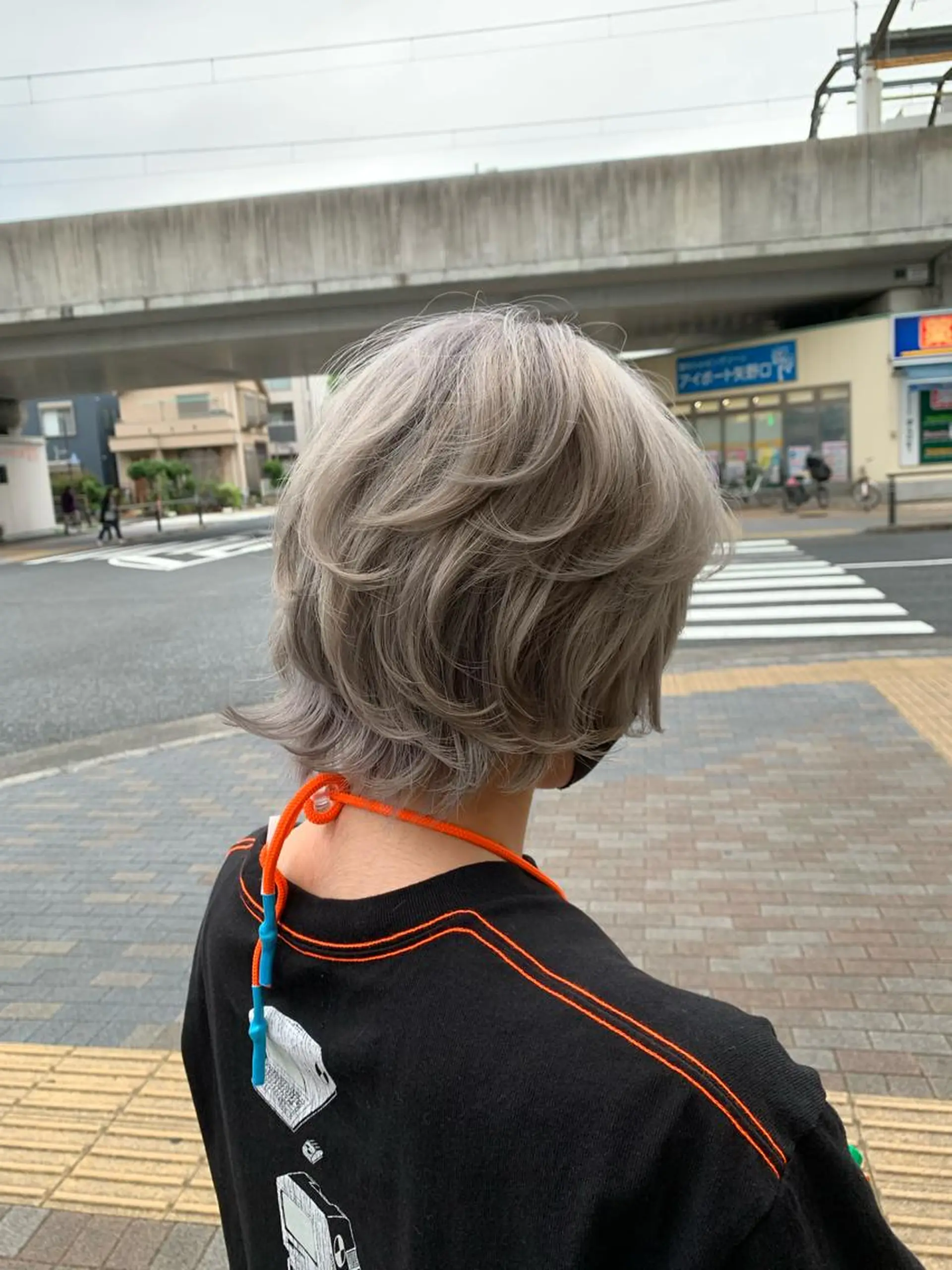 ショート カラー ベージュカラー ブリーチ ホワイトベージュ ヘアカラー hairworksbadass所属・菊地 旬のヘアスタイル
