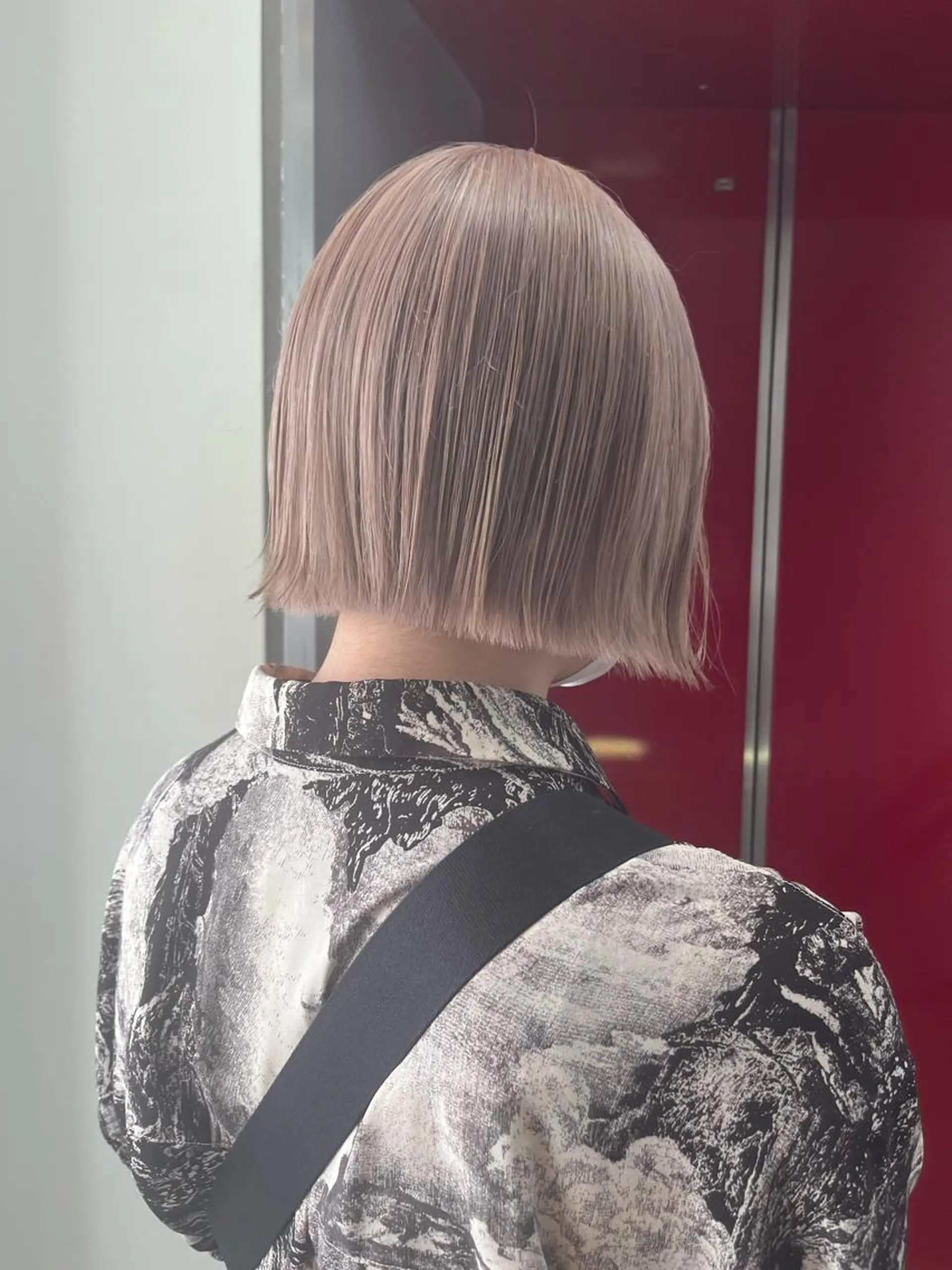 ショート カラー カット ヘアカラー トリートメント ハイトーン🦢 Natsumiのヘアスタイル