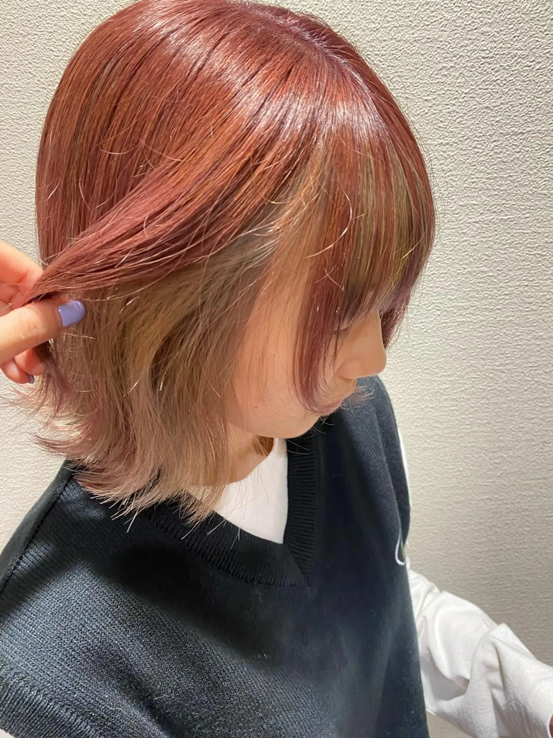 ショート カラー ヘアアレンジ 切りっぱなしボブ ブリーチ ブルーカラー デザインカラー インナーカラー ハイトーン/透明感 カラー🤍こころのヘアスタイル