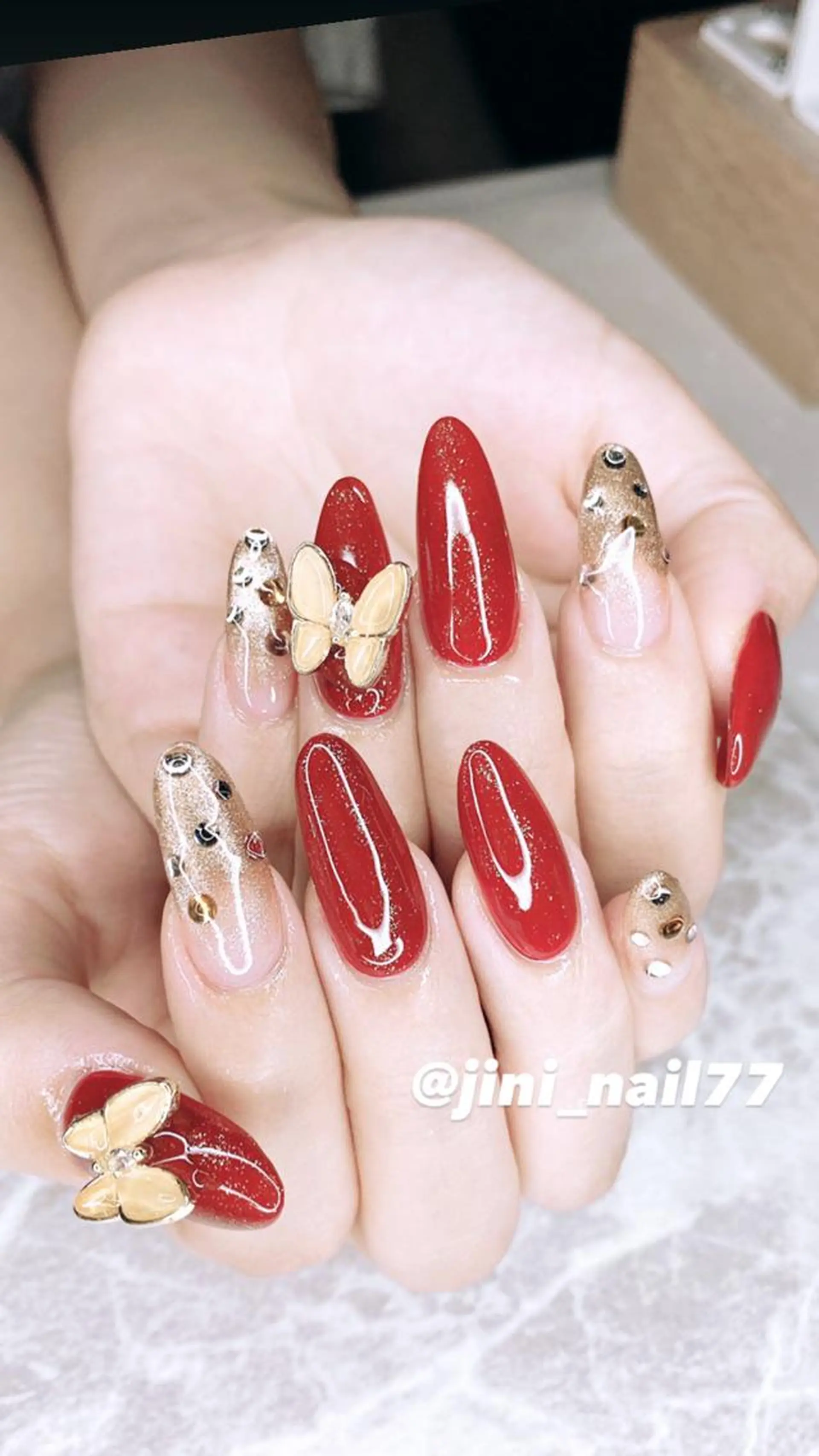 ネイル ハンドネイル JINI NAIL所属・ジニ ネイルのネイルデザイン