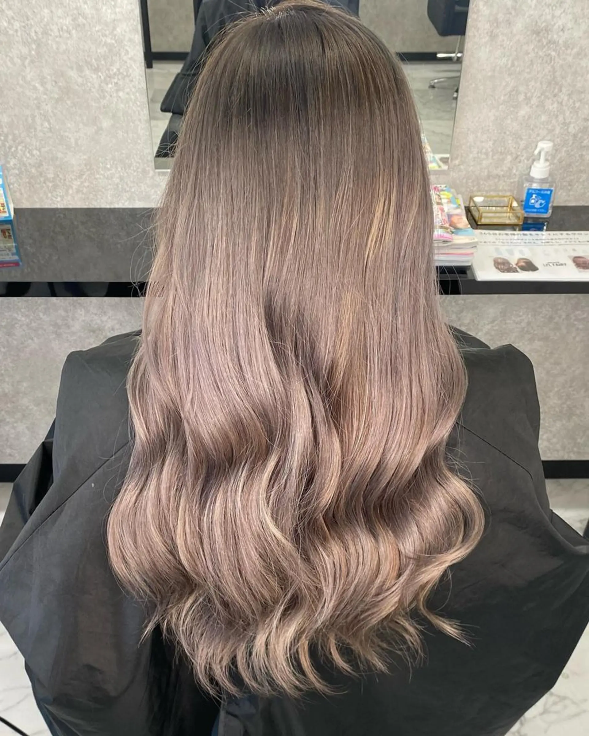 ロング カラー ベージュカラー グラデーションカラー ラベンダーカラー ミルクティーベージュ UNDER vr 【アンダーバー】のヘアスタイル