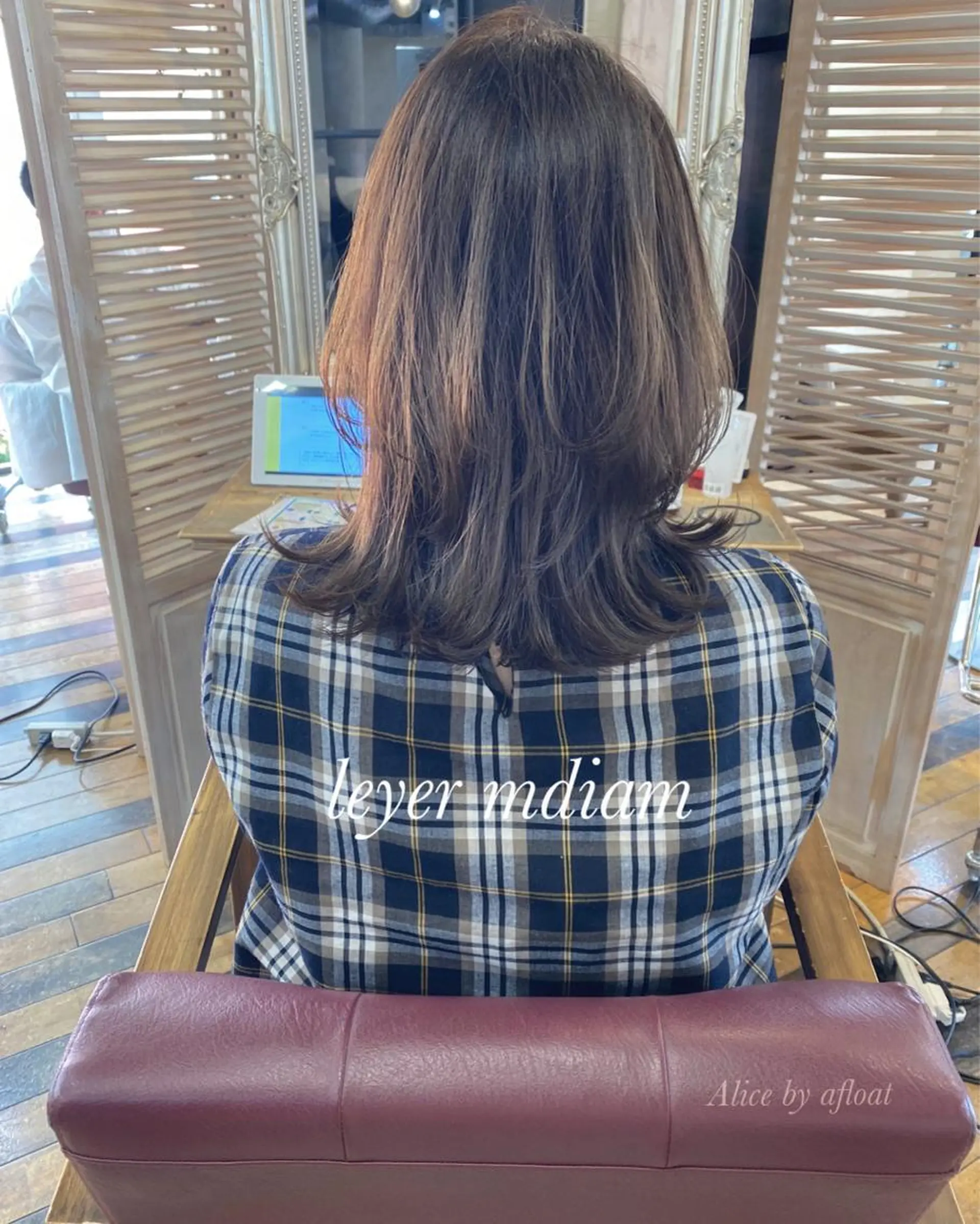 ミディアム くびれヘア くびれレイヤー レイヤーカット 鎌倉 彩のヘアスタイル