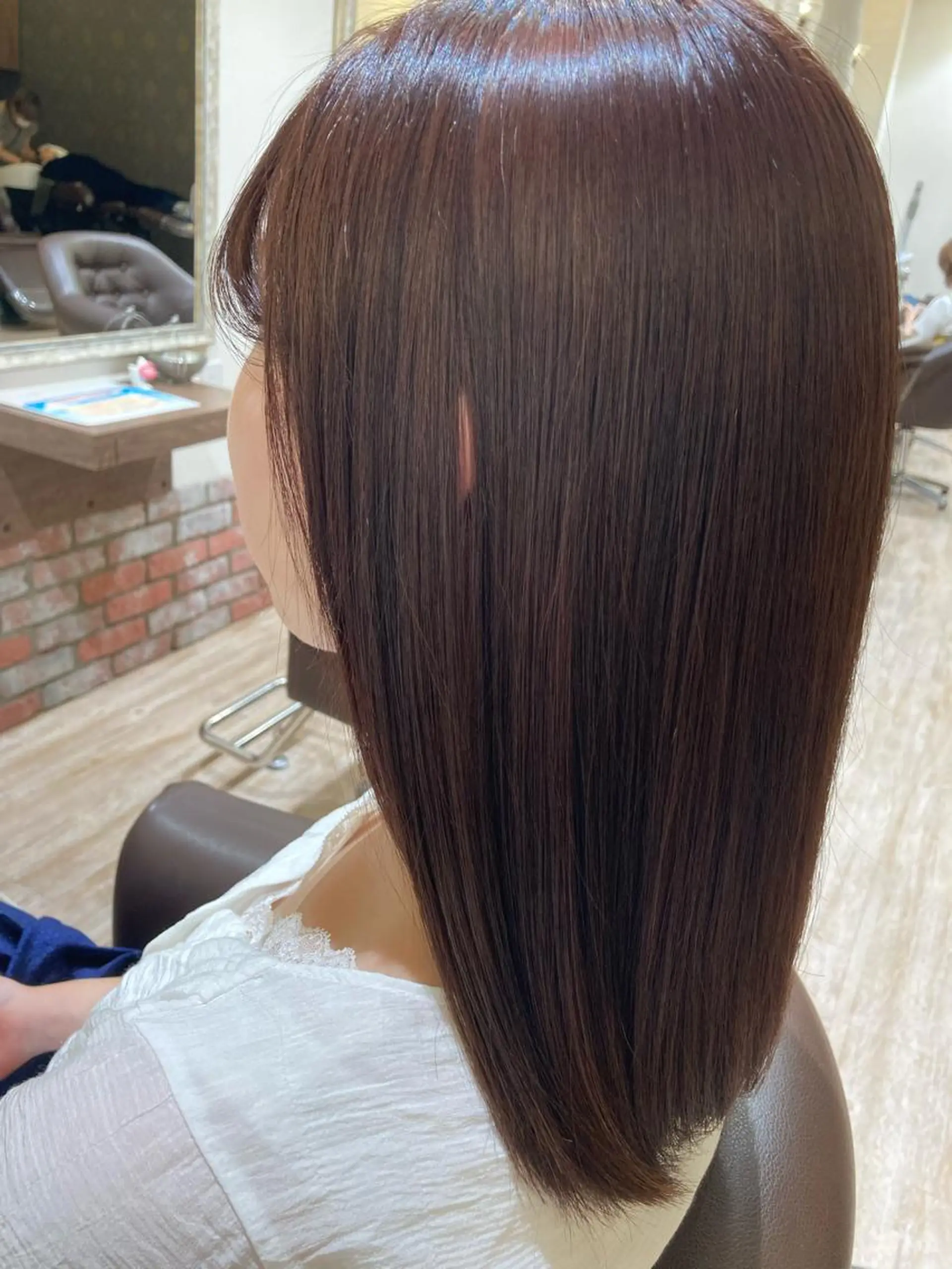 セミロング カラー ブラウンカラー 佐藤 睦月のヘアスタイル