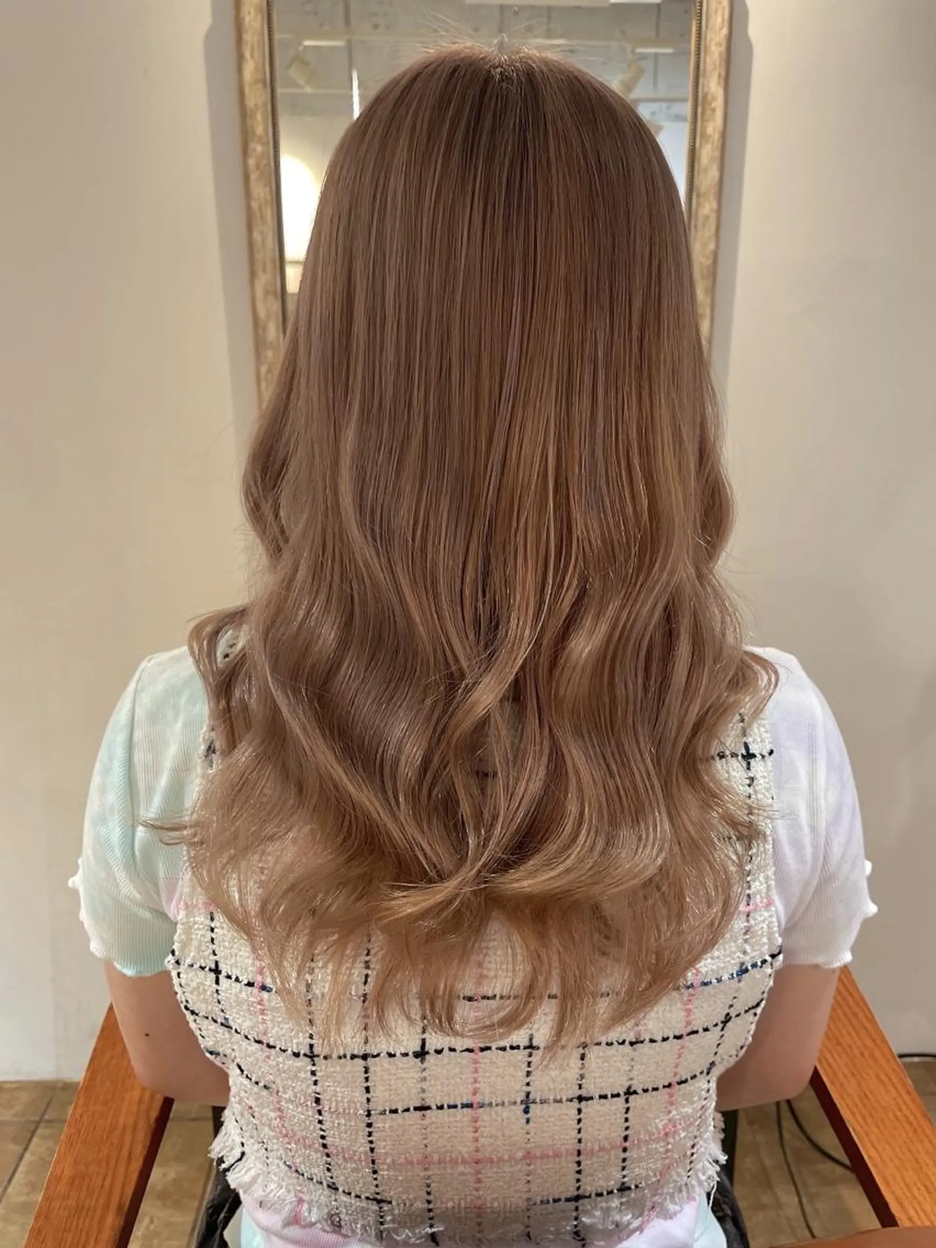 セミロング カラー ベージュカラー ブリーチ ミルクティーベージュ ヘアアレンジ にいた　かづしげのヘアスタイル