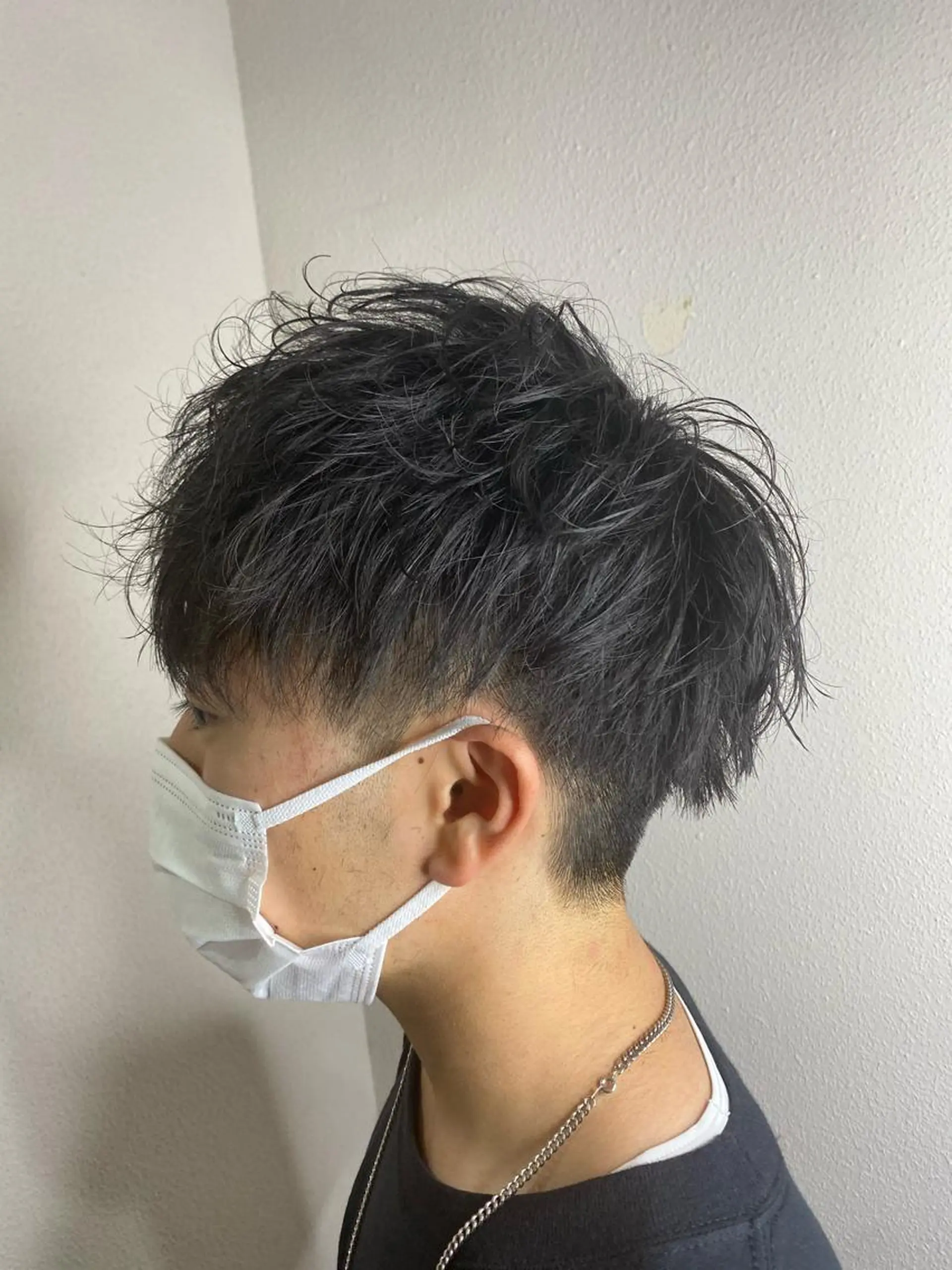 ショート メンズ マッシュ くせ毛 カット 三ノ宮フェザーパーマ 蕃本 啓利のヘアスタイル