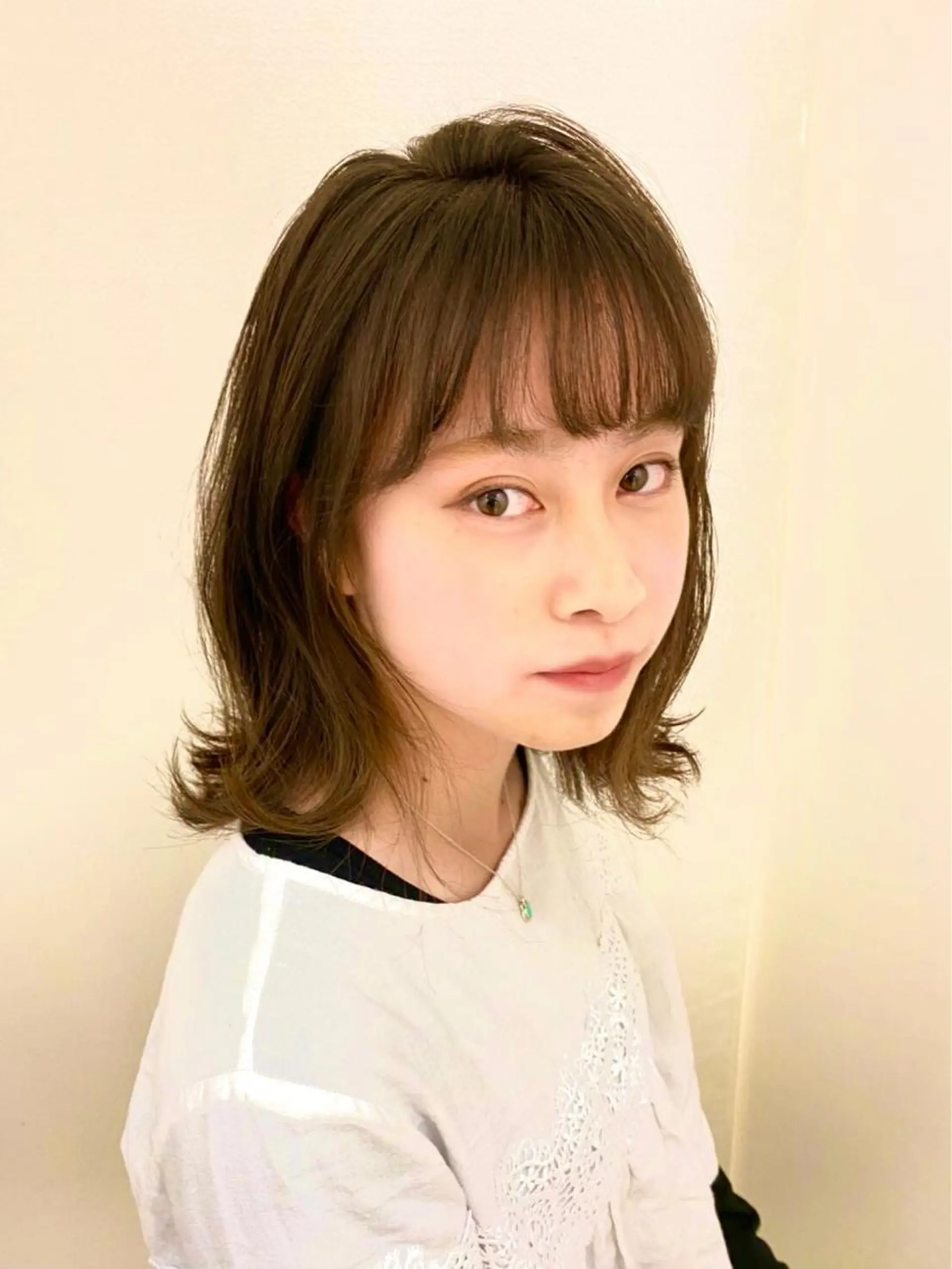 セミロング 外ハネヘア OJIMA YUKAのヘアスタイル