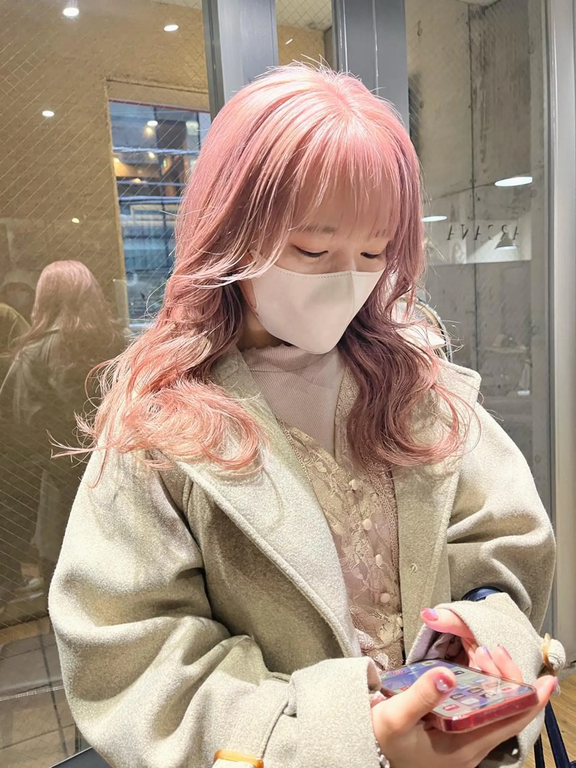 ロング カラー ピンクカラー ホワイトピンク ヘアカラー トリートメント ミルクティーベージュ 🌿店長　清水ひとみのヘアスタイル
