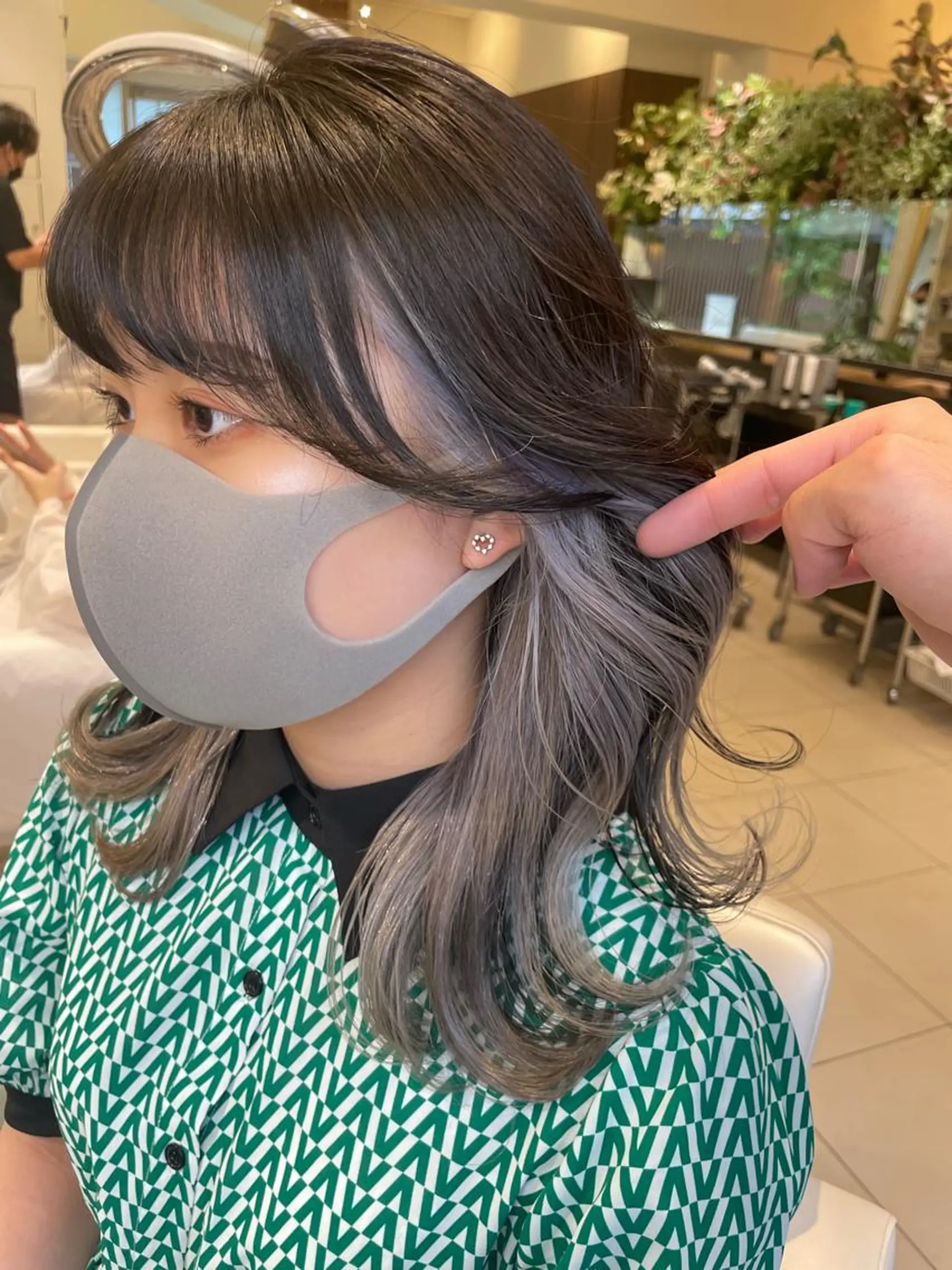セミロング カラー ミストバング ベージュカラー ブリーチ ブルーカラー ケアブリーチ ヘアカラー matiz マティス　表参道所属・🤎アンブレラカラー 髪質改善　丸尾】のヘアスタイル