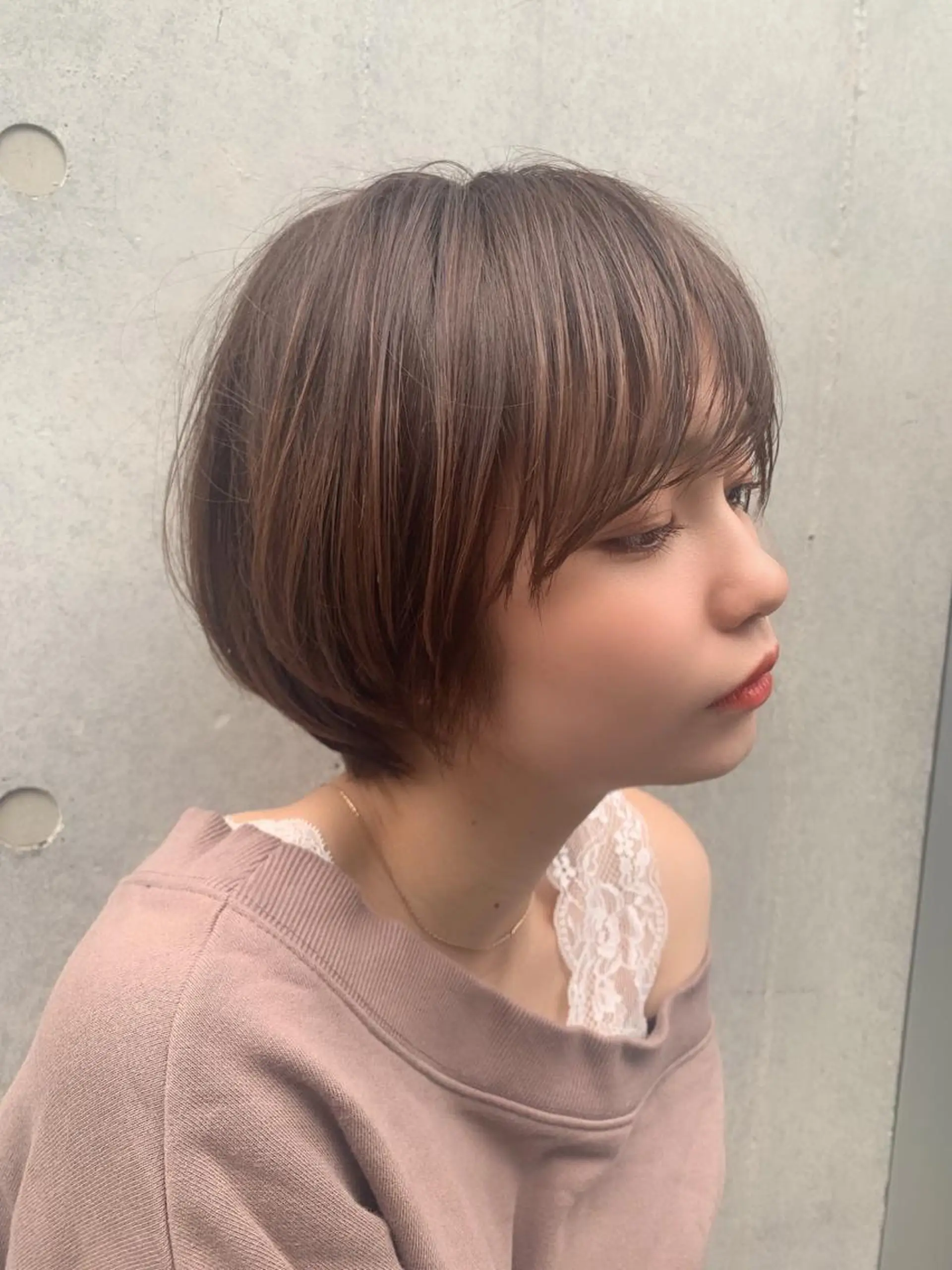 ショート カラー ベージュカラー ショコラベージュ ショートヘア カット ヘアカラー トリートメント chama レイヤーカットのヘアスタイル