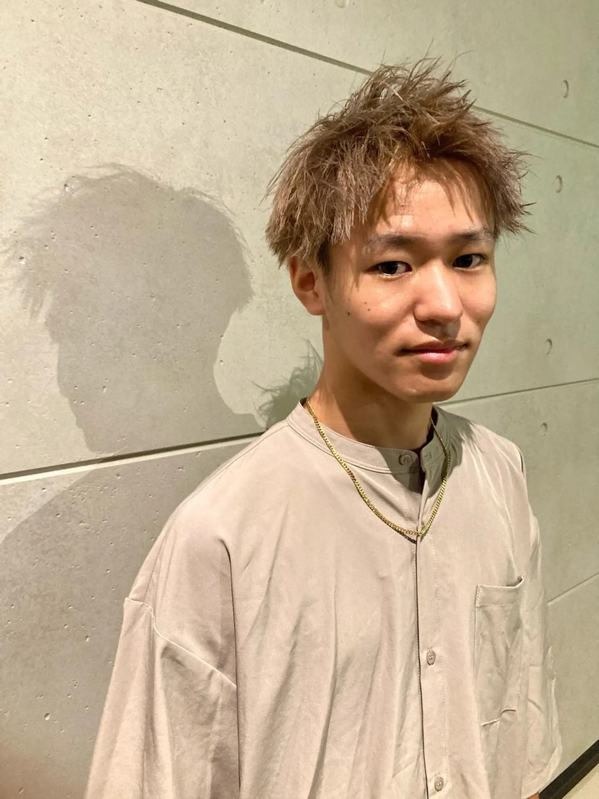 ショート カラー メンズ アップバング メンズブリーチ ツーブロック 刈り上げ ベージュカラー カット メンズ特化❤️‍🔥 パーマ職人江口佳乃のヘアスタイル