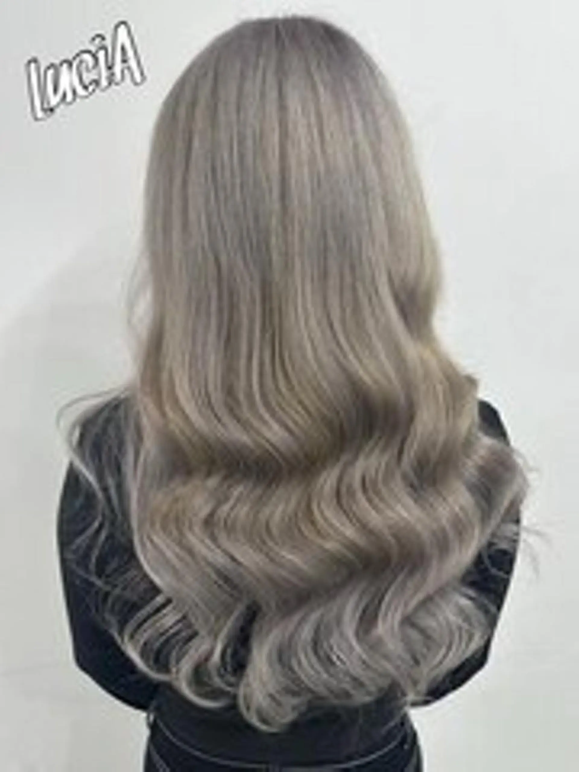 ロング ヘアアレンジ カラー シールエクステ 黒髪 ブリーチ ダブルカラー ハイトーンカラー LuciAエクステ カラー2500セラのヘアスタイル