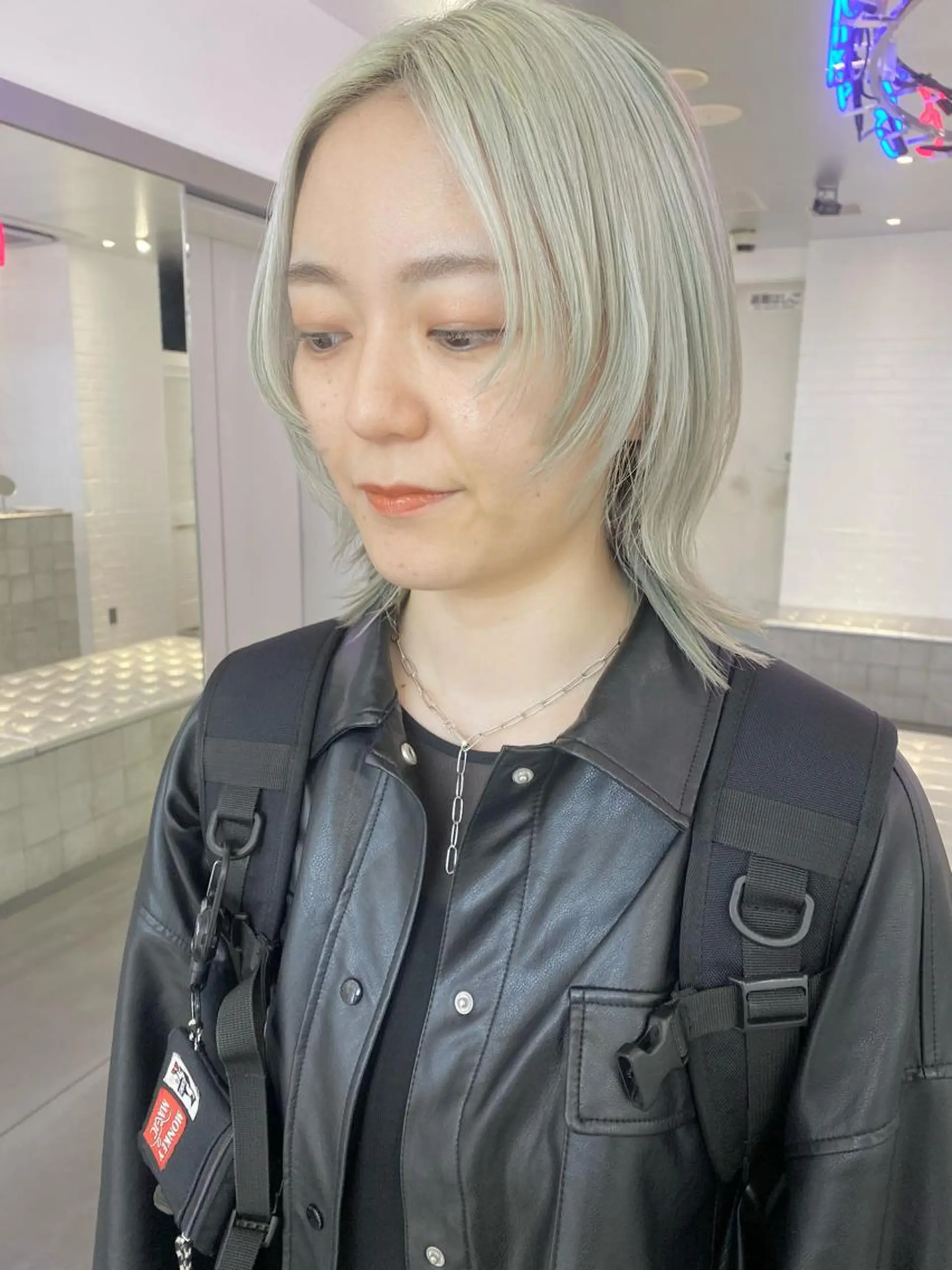 ミディアム カラー パーマ ベージュカラー ホワイトベージュ カット ヘアカラー 🎨ハイトーン/ 切りっぱなし みつきのヘアスタイル