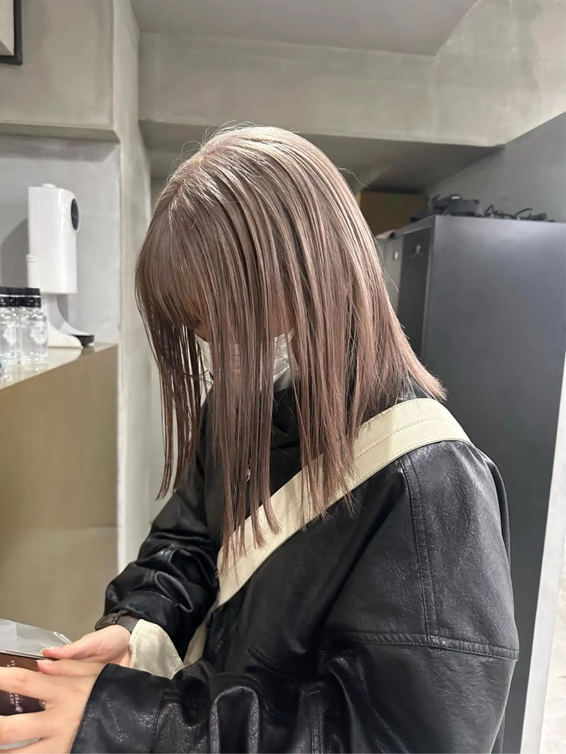ミディアム カラー パーマ ヘアアレンジ メンズ ベージュカラー ミルクティーベージュ ヘアカラー トリートメント M所属・ハイトーン/透け感 カラー🎀真香のヘアスタイル
