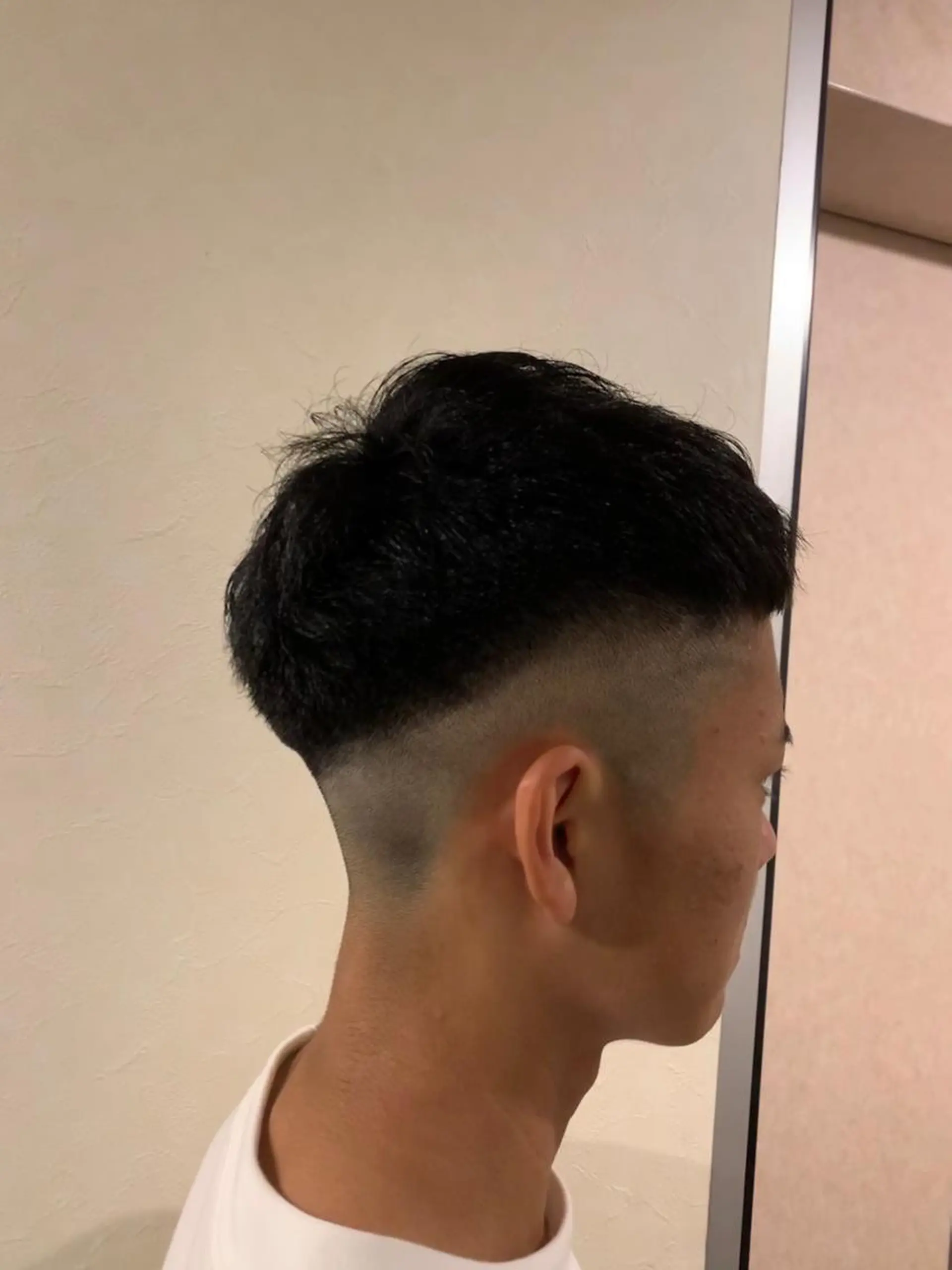 メンズ 刈り上げ LUCIA所属・透明感カラー/ブリー チ無し/瀧田恭平のヘアスタイル