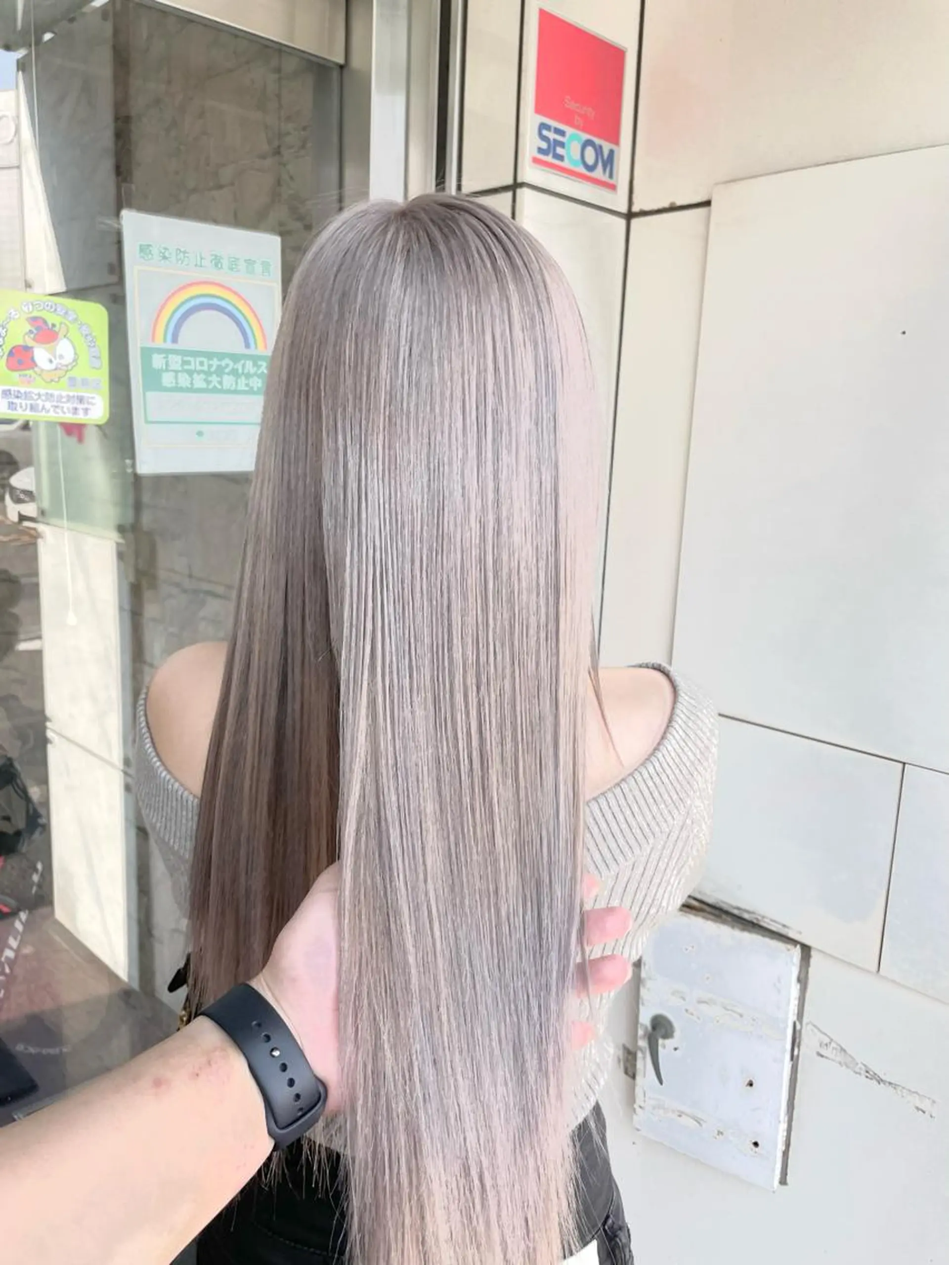 ロング カラー ブリーチ シルバー アンククロス/ 池袋/RYUSEIのヘアスタイル