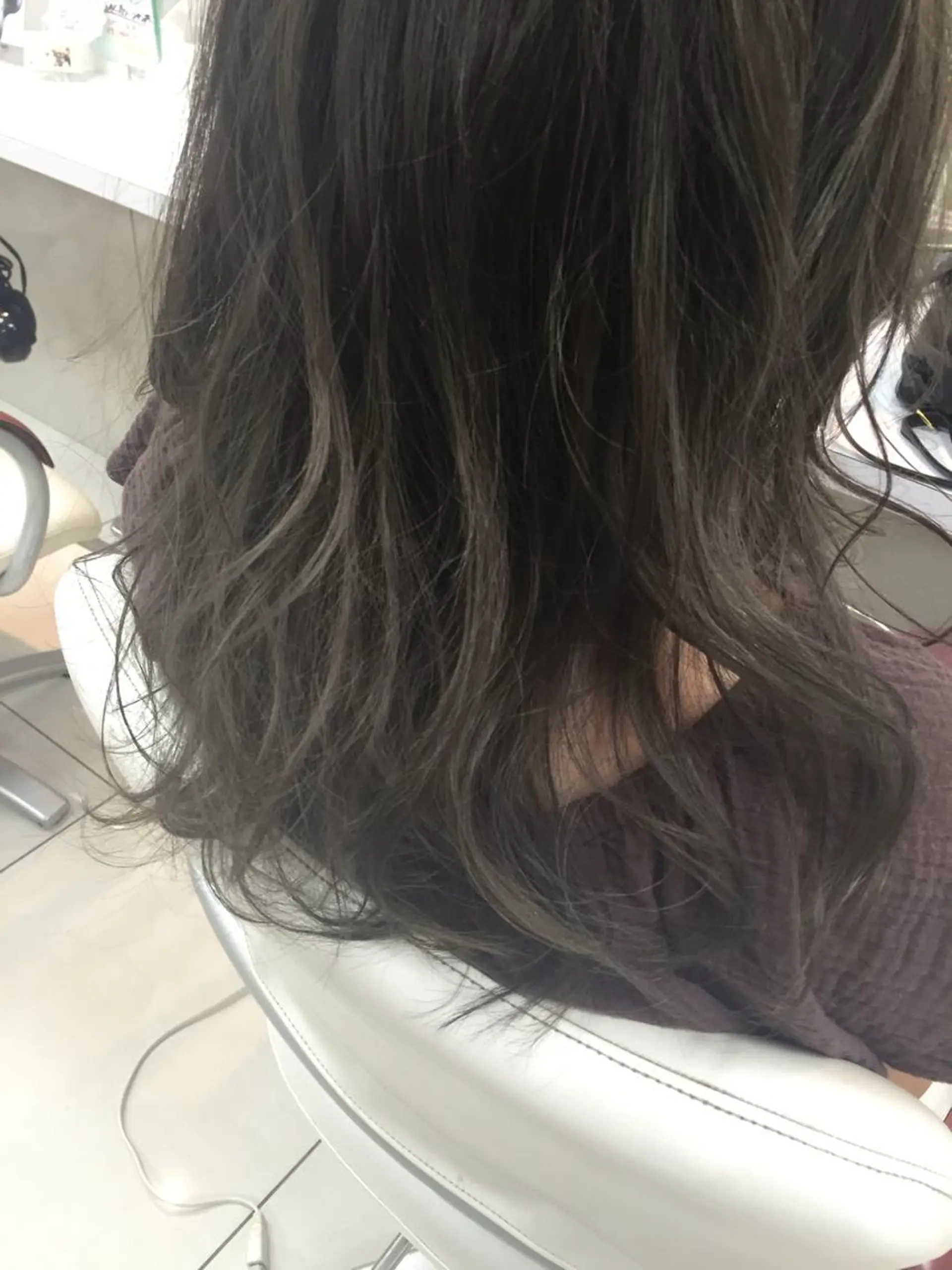 セミロング カラー パーマ 艶髪ハイトーンカラー 💘kazueのヘアスタイル