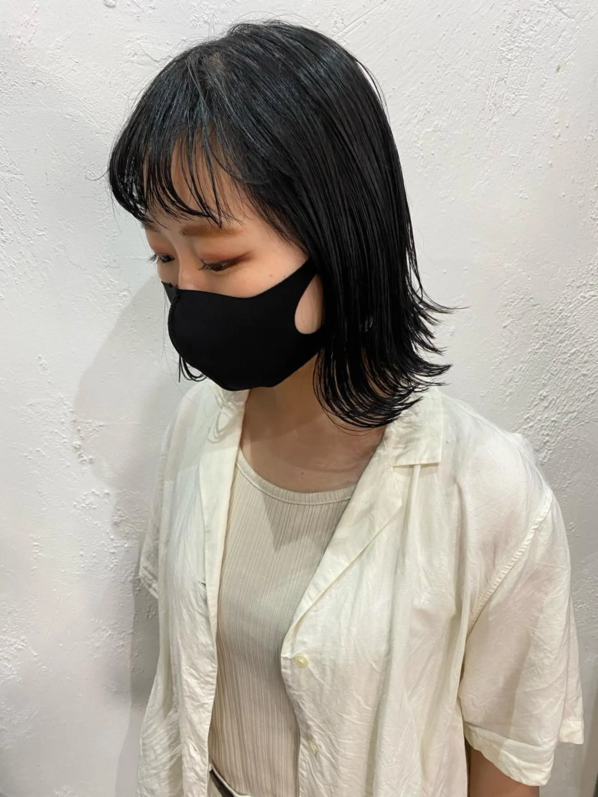 ミディアム カラー 切りっぱなしボブ 黒髪 ブルーカラー ブルーブラック ボブ カット ヘアカラー hair  space Atoz所属・東 寛道のヘアスタイル