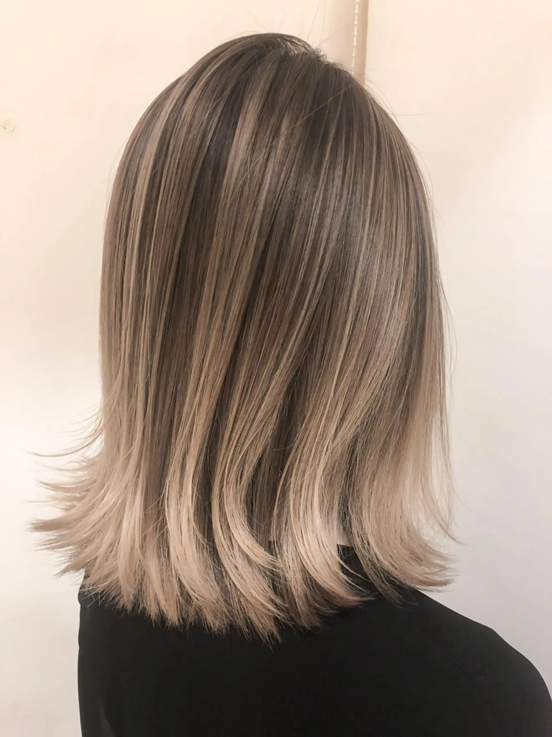 ミディアム カラー バレイヤージュ ブリーチ グラデーションカラー レイヤーカット WONK. ウォンク 心斎橋のヘアスタイル