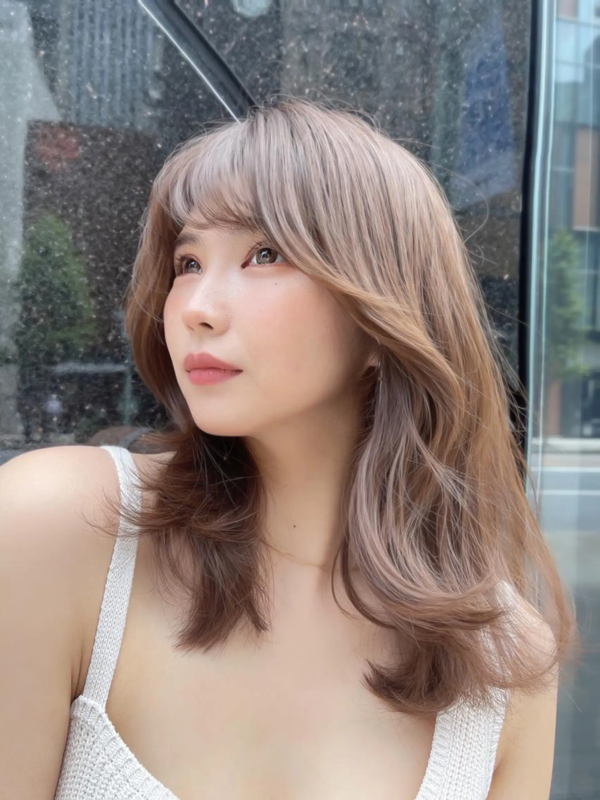 セミロング くびれヘア レイヤーカット 似合わせカット 小顔カット カット ヘアカラー トリートメント ボブパーマ ウルフパーマのヘアスタイル