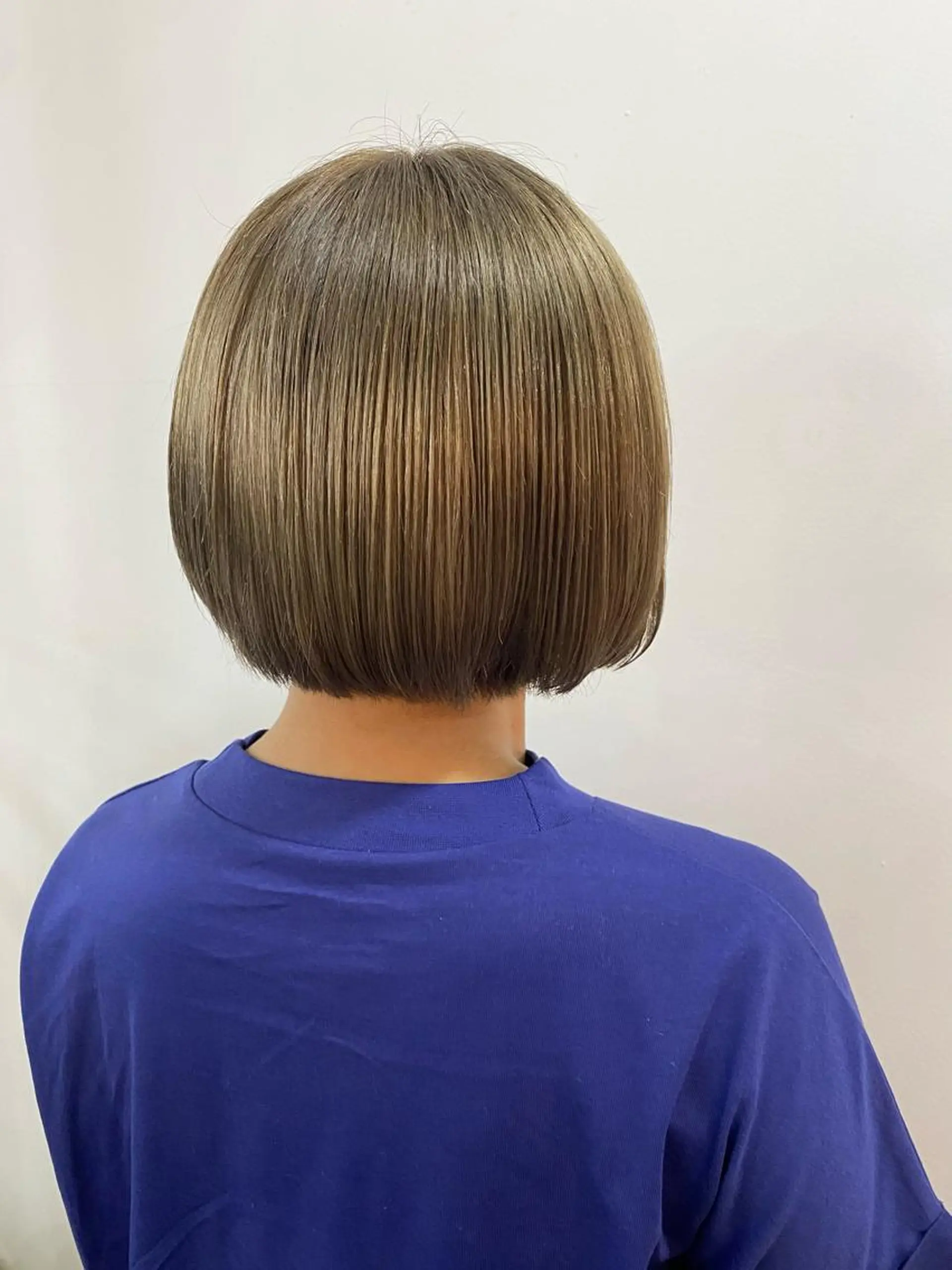ショート カラー ベージュカラー ブリーチ ミルクティーベージュ Kazaoka Saraのヘアスタイル