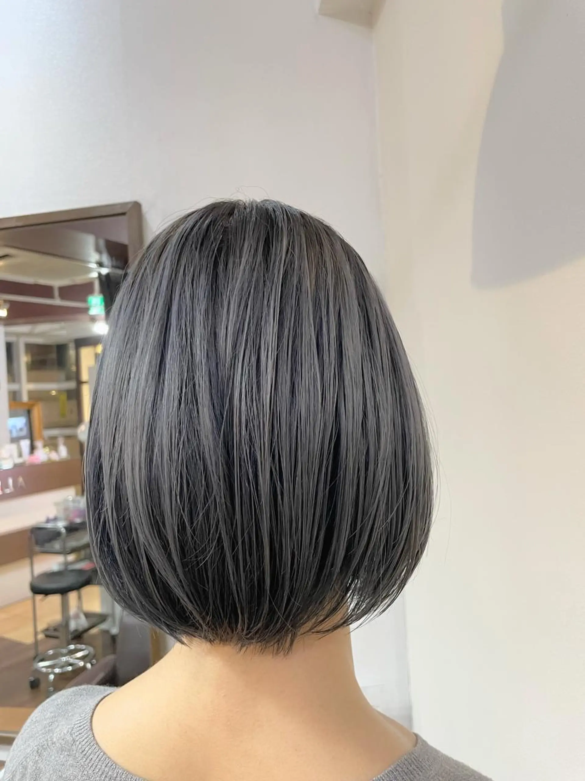 ショート カラー 中村 海波のヘアスタイル
