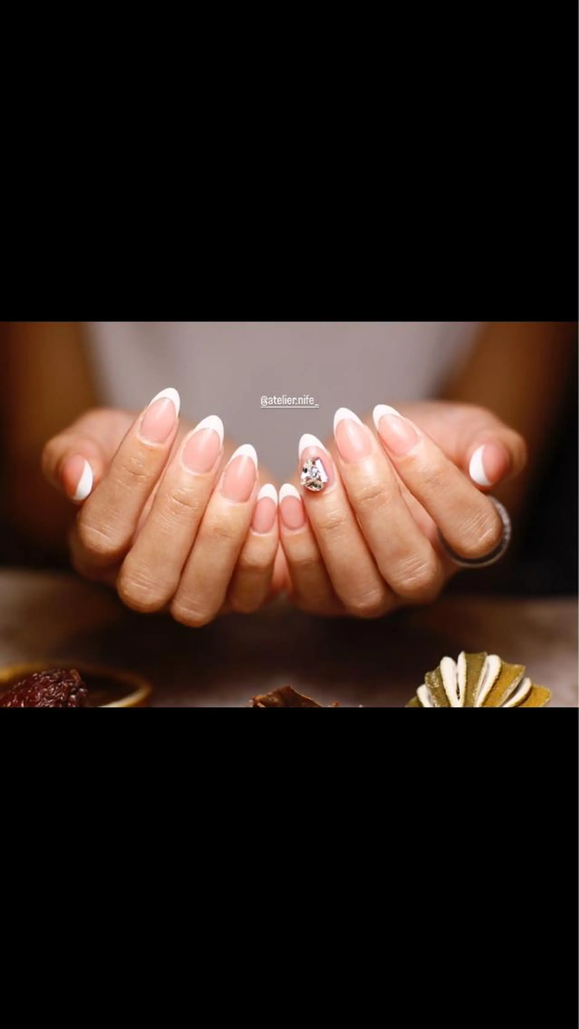 ネイル ストーンネイル ハンドネイル atelier nife.のネイルデザイン