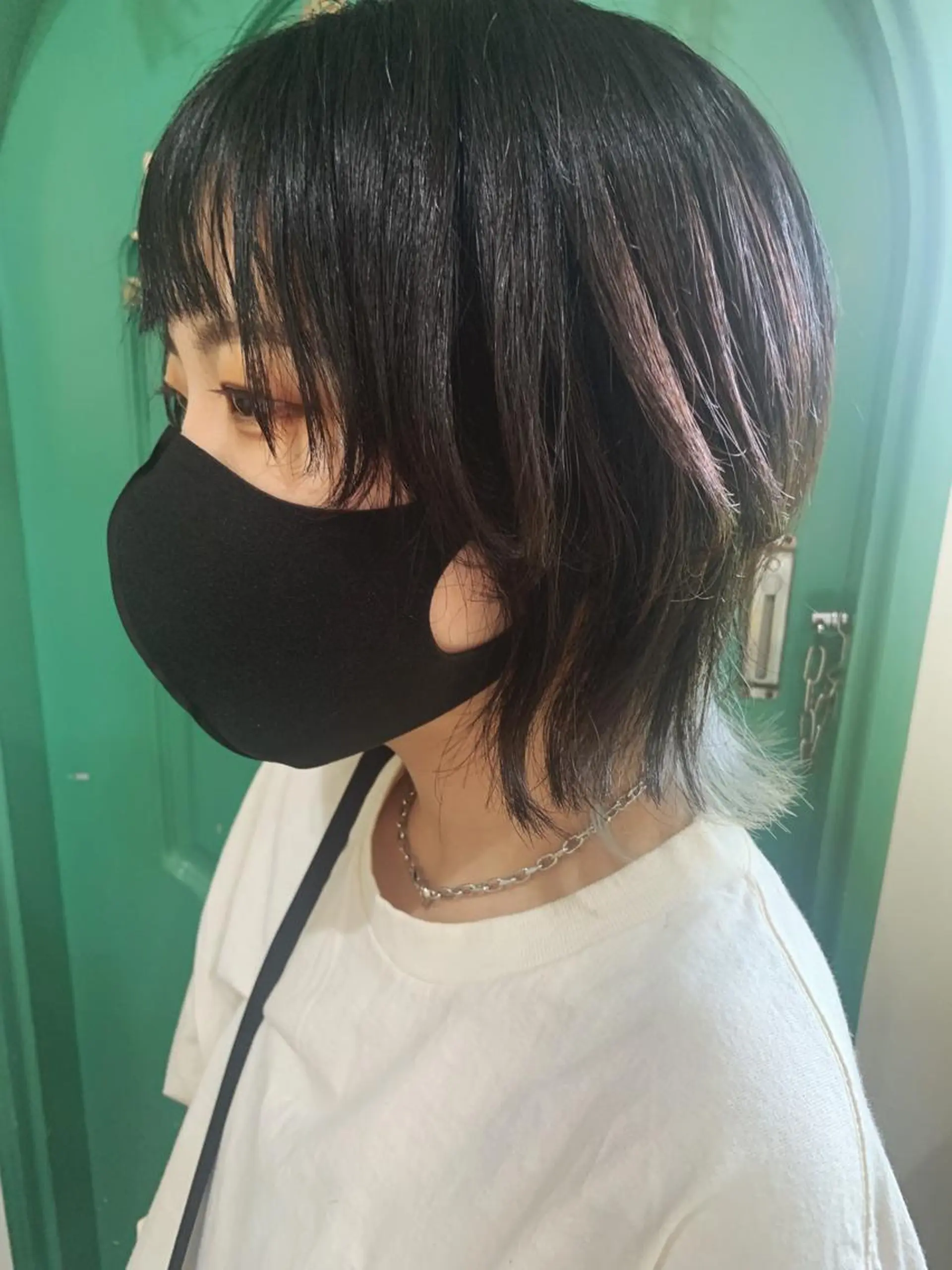 ショート カラー シルバー ウルフカット カット ヘアカラー 佐藤 美咲のヘアスタイル