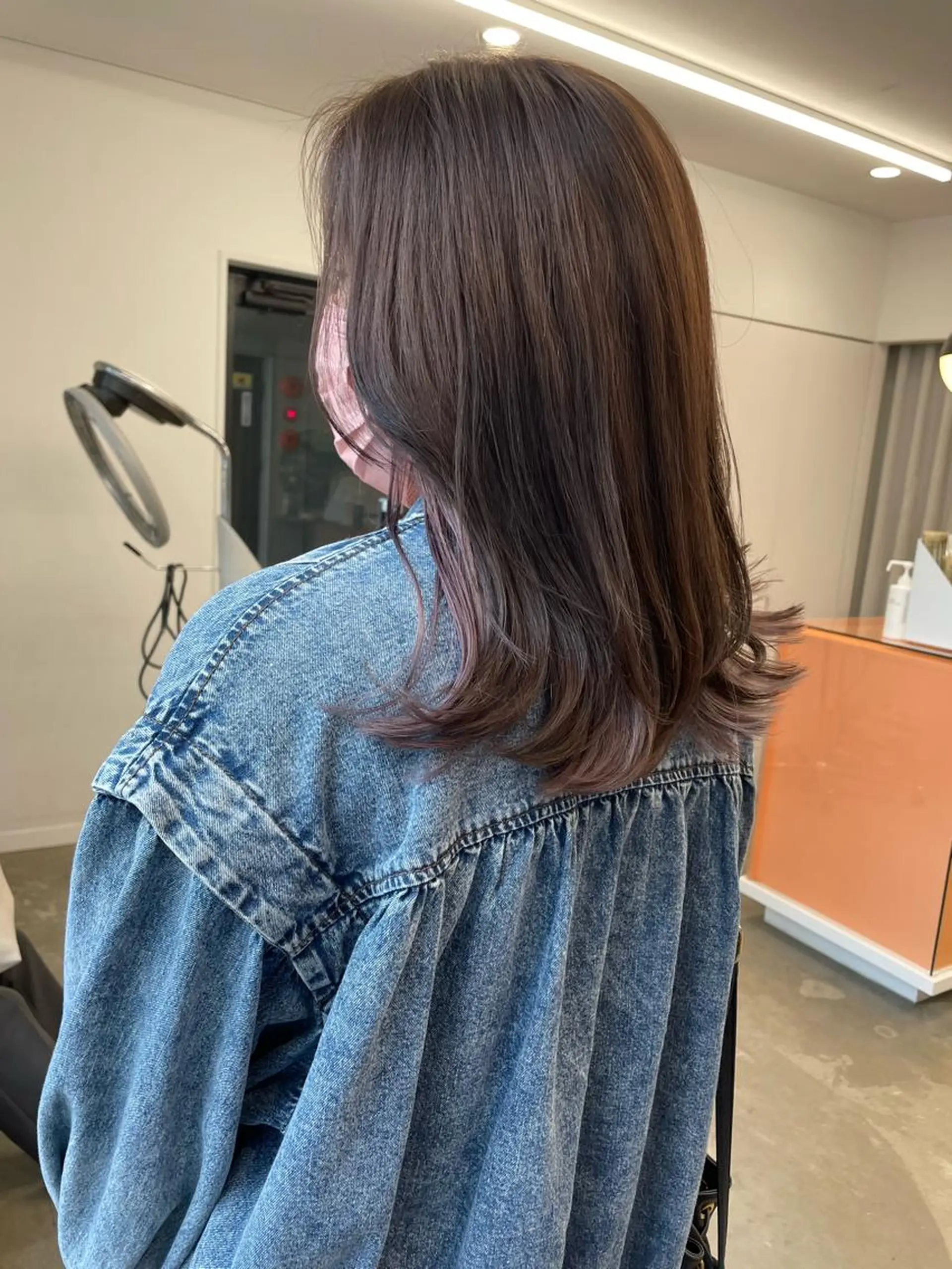 ミディアム カラー ベージュカラー ブリーチ インナーカラー ラベンダーカラー ラベンダーベージュ pole所属・【pole】 minaのヘアスタイル