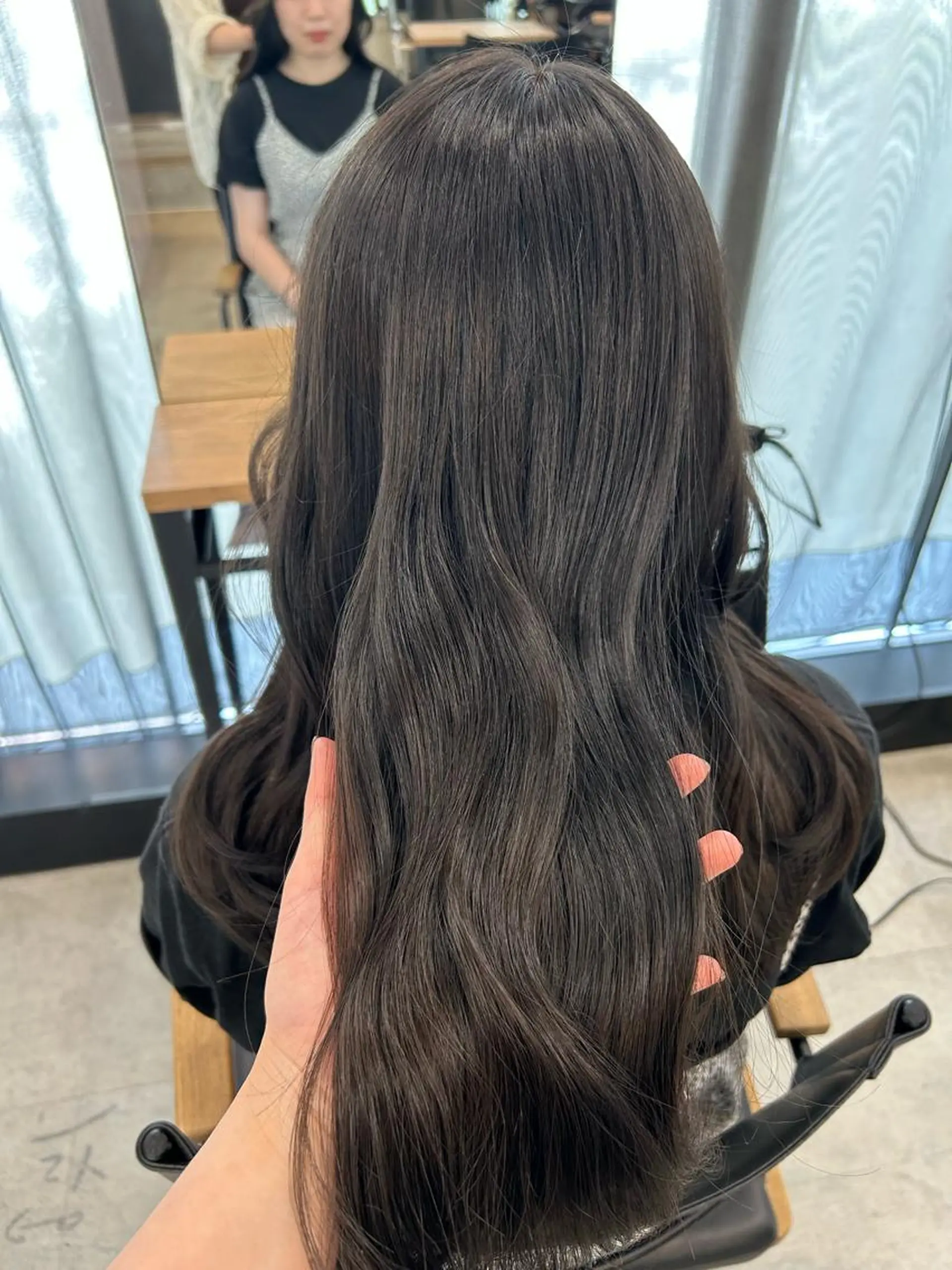 セミロング 女性らしいモテヘア 韓国ヘアhikariのヘアスタイル