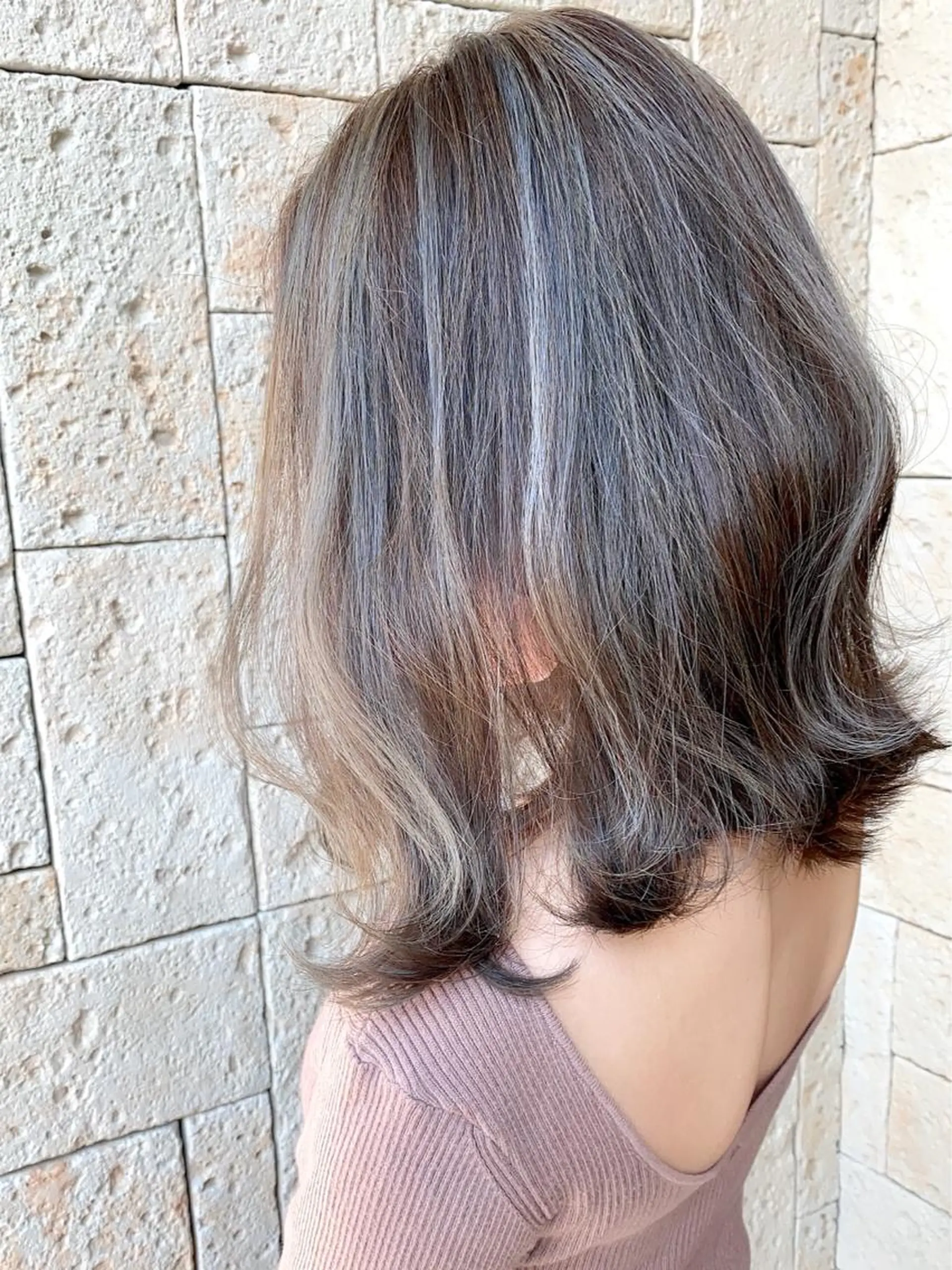 ミディアム ボブ ハイライト ヘアカラー 小塚 和眞のヘアスタイル