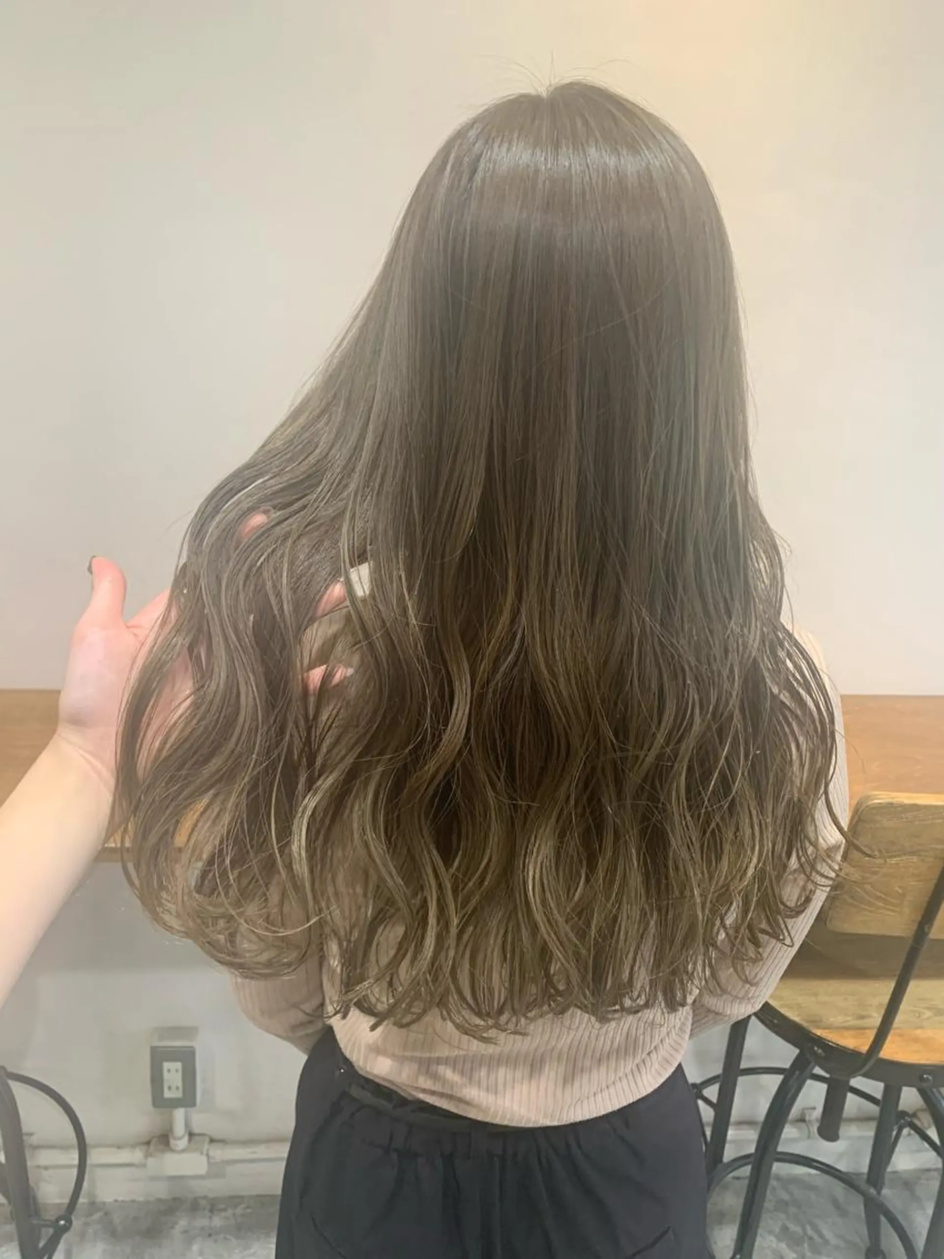 ロング カラー ブリーチ ブリーチなしカラー ヘアカラー トリートメント ヘアセット ハイトーン/レイヤー 💜Akaneのヘアスタイル