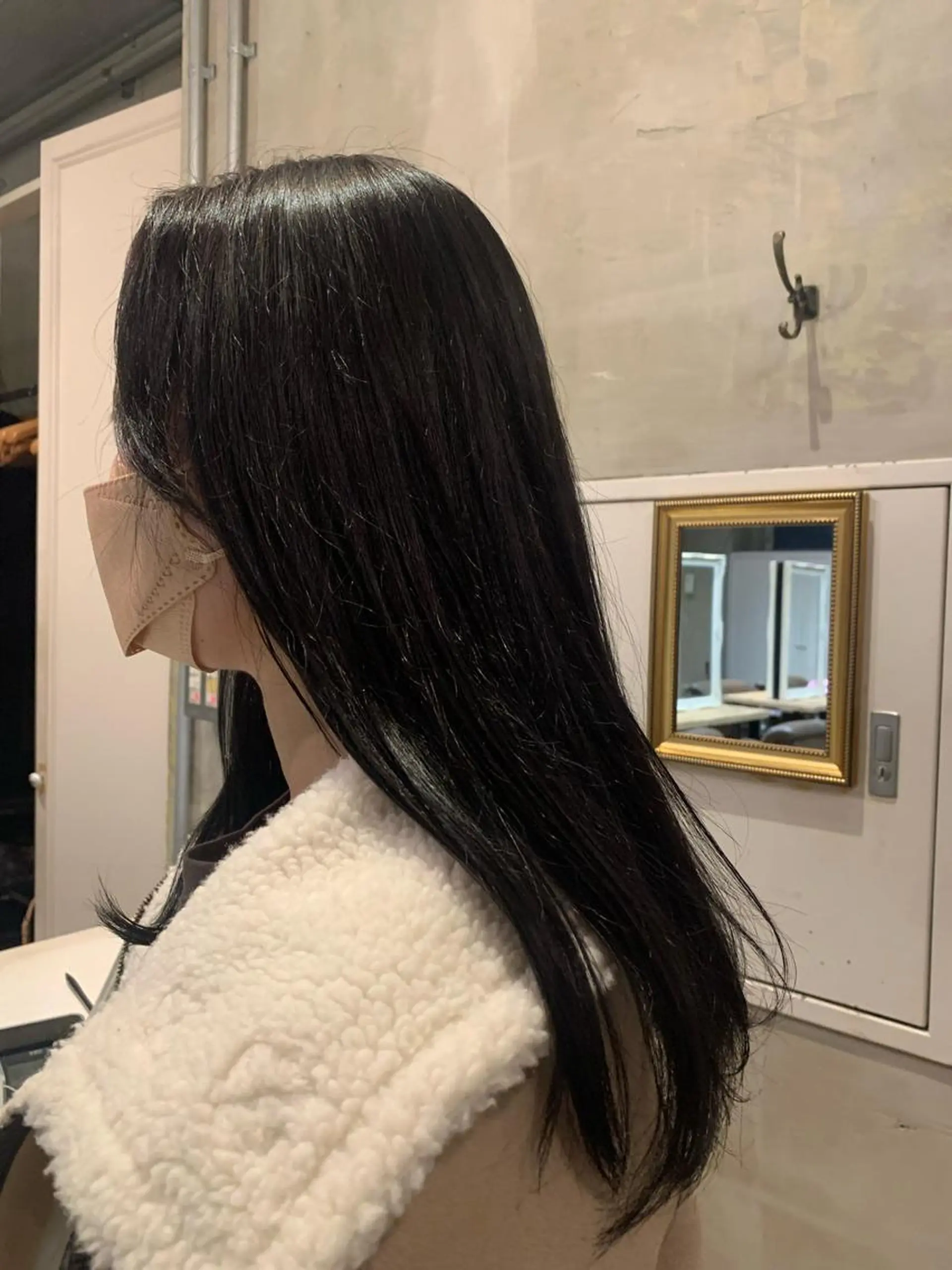 セミロング カラー 黒髪 ブルーカラー ブルーブラック 韓国風ヘア カネコ ユカリのヘアスタイル