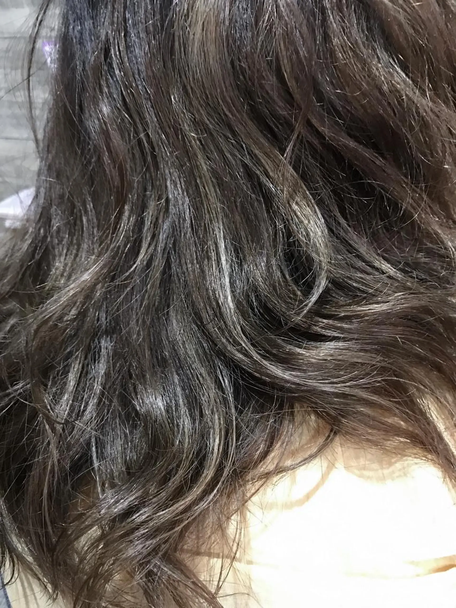 ミディアム カラー ブリーチ 透明感カラー ハイライトカラー ハイライト SALOWIN 梅田所属・山口滉斗/美髪 縮毛矯正/髪質改善のヘアスタイル