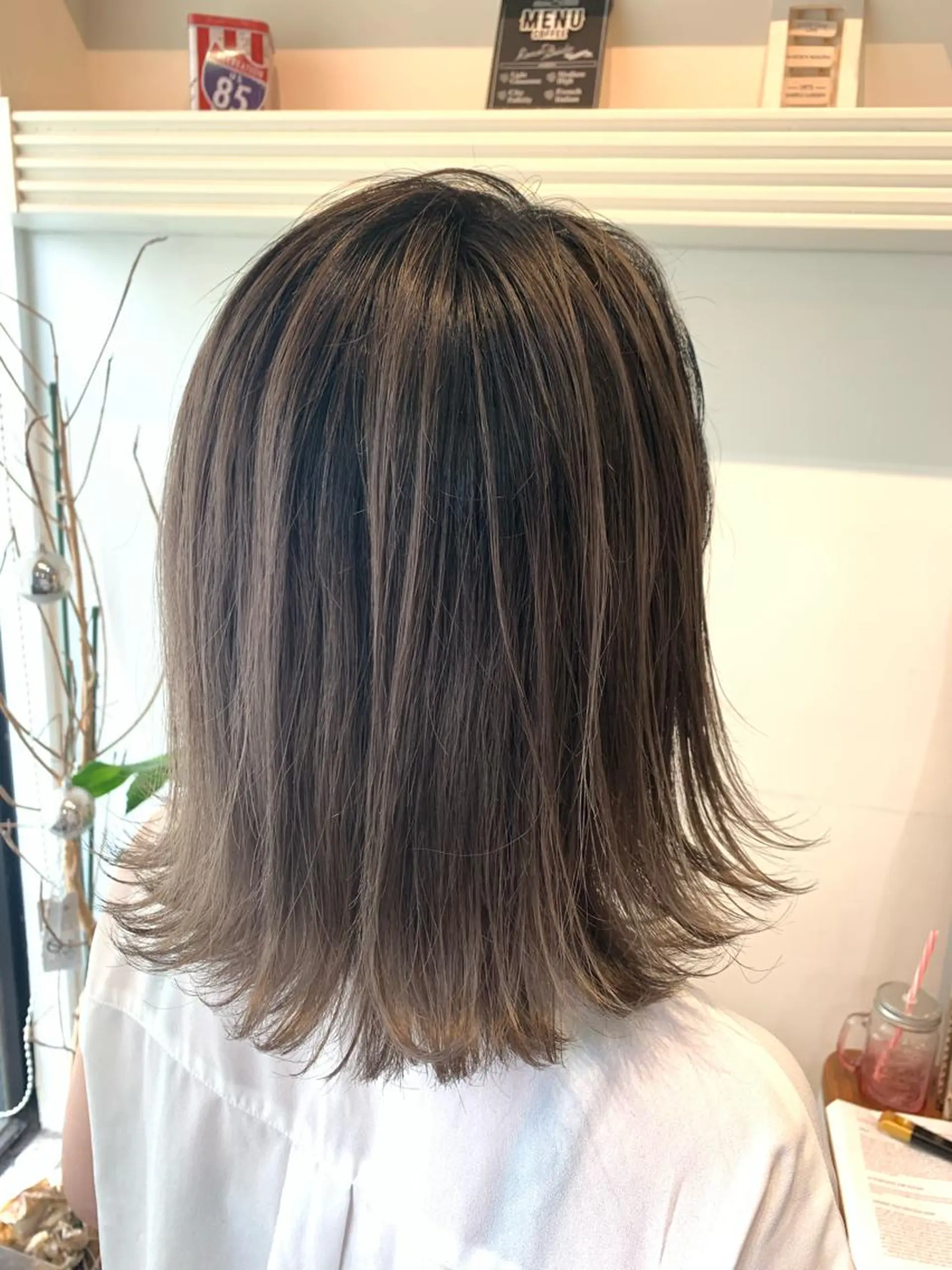 ミディアム レイヤーカット ヘアカラー トリートメント ヘッドスパ ヘアセット 山口 竣也のヘアスタイル