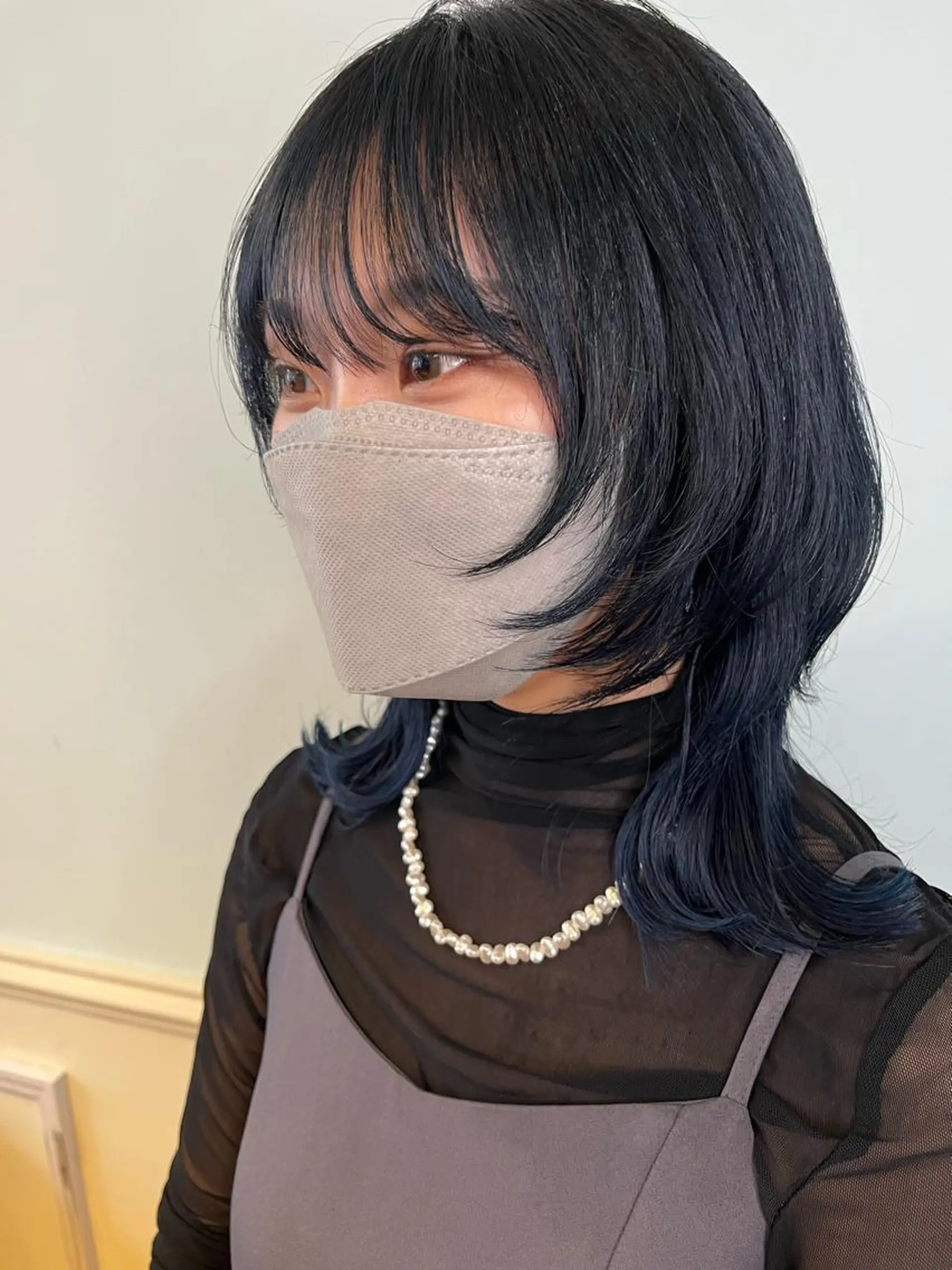 ミディアム カラー 黒髪 ブルーカラー ブルーブラック ウルフカット SOYON 🤍CHIZU🤍.のヘアスタイル