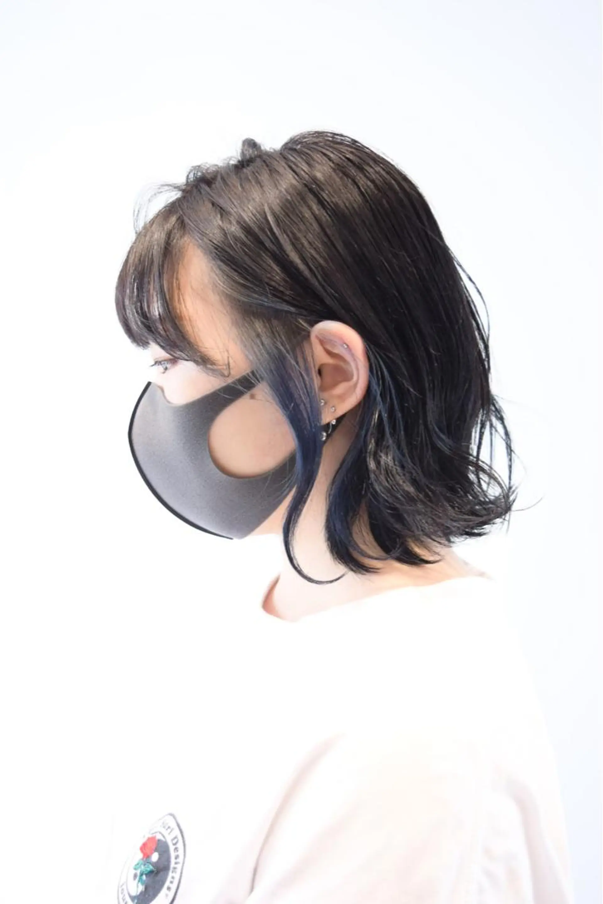 ミディアム カラー ブルーカラー インナーカラー ワタナベ テルマサのヘアスタイル