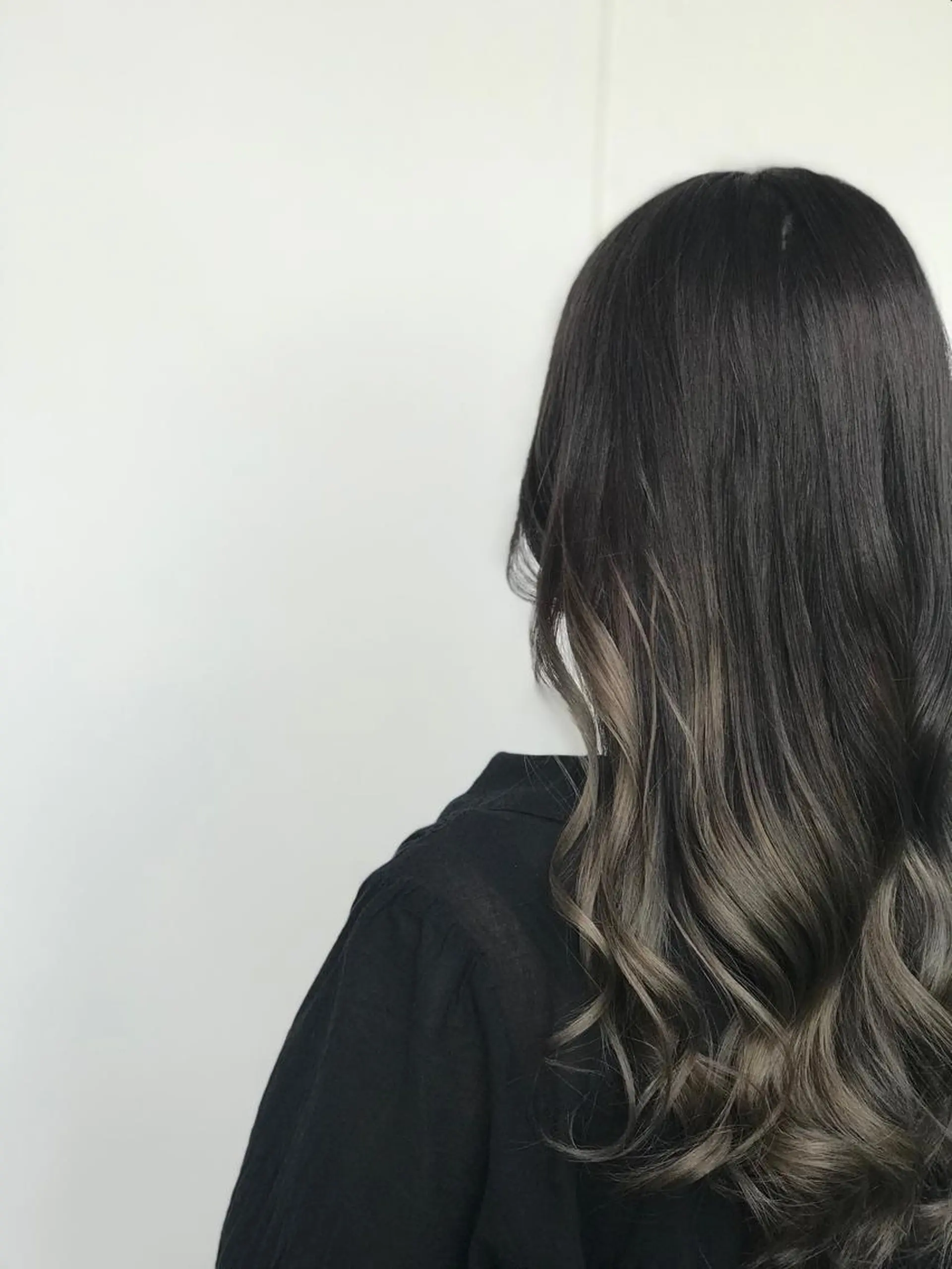 ロング アッシュ アッシュグレー アッシュグレージュ 下條 真のヘアスタイル