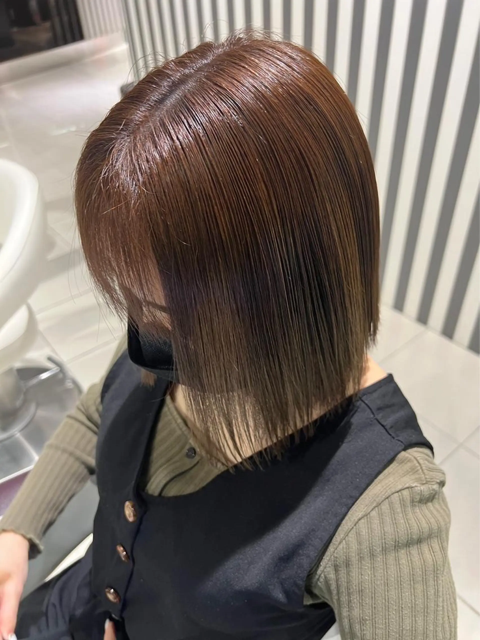 カラー アッシュ ベージュカラー 鈴木 芽依のヘアスタイル