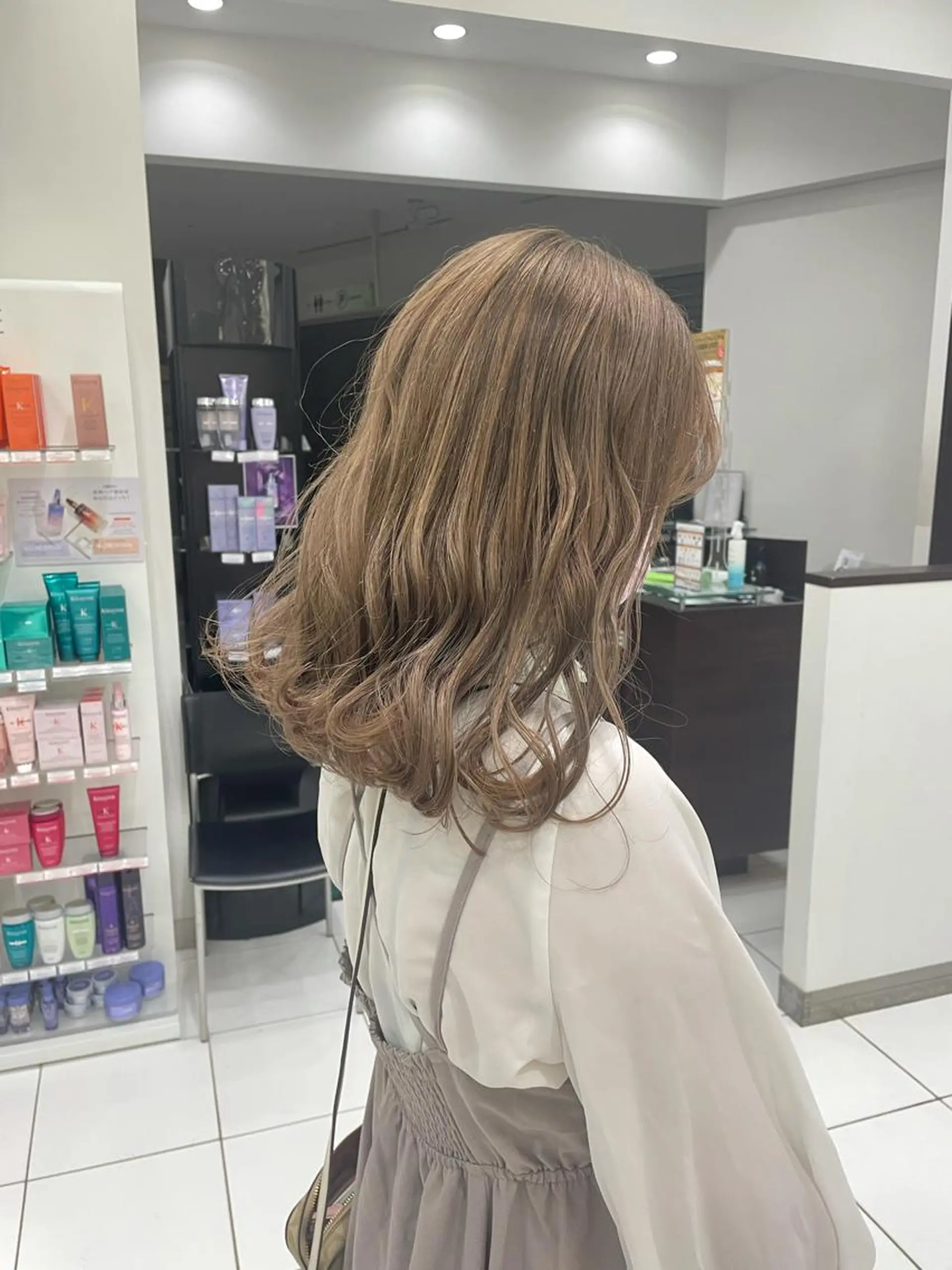 ロング カラー ベージュカラー ブリーチ ブラウンカラー ブラウンベージュ 今だけカット無料✨ 表参道美容師 井出光のヘアスタイル