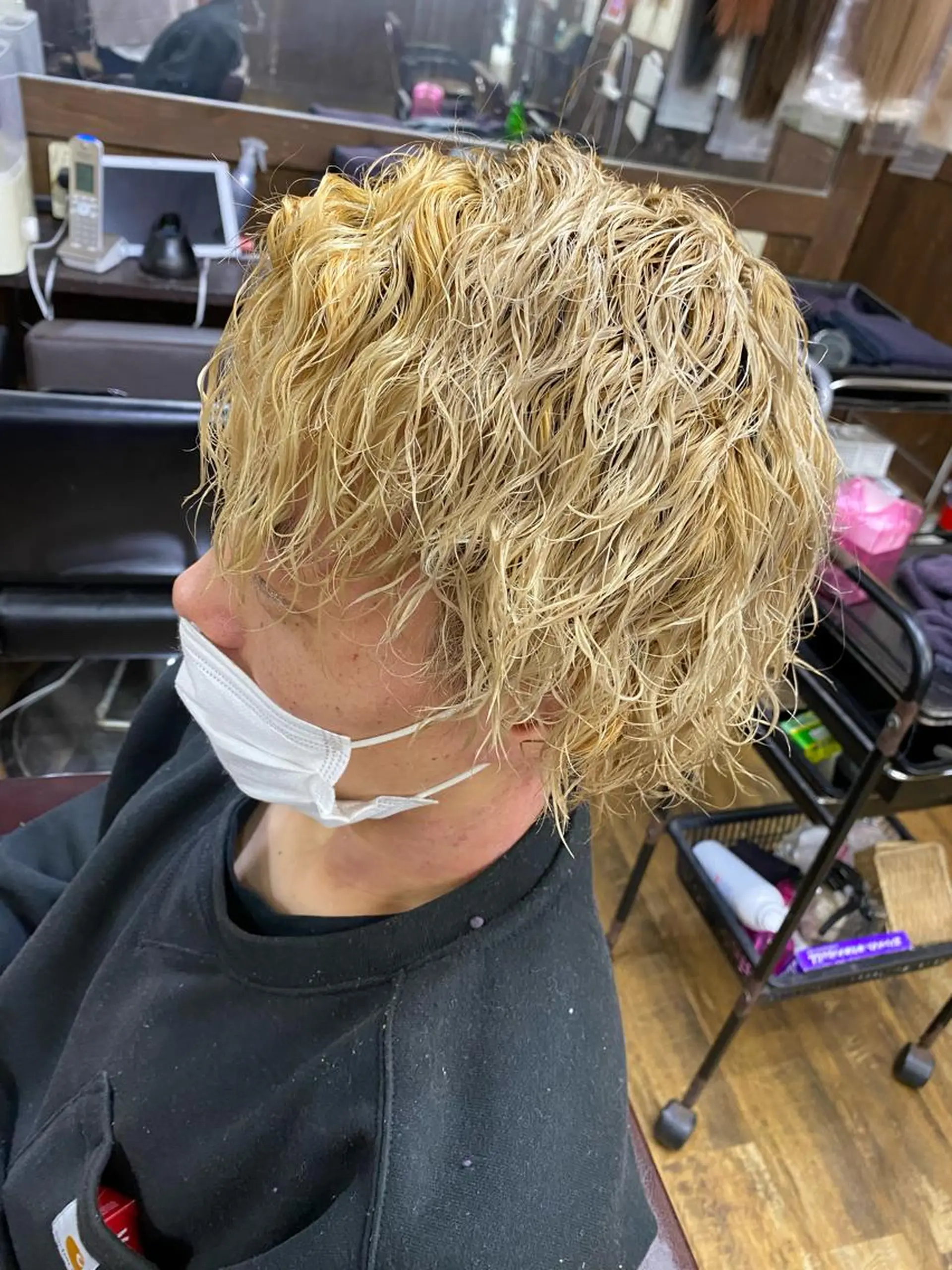 ミディアム パーマ メンズ ミディアムパーマ メンズブリーチ メンズパーマ メンズスパイラルパーマ スパイラルパーマ アンククロス kyokaのヘアスタイル