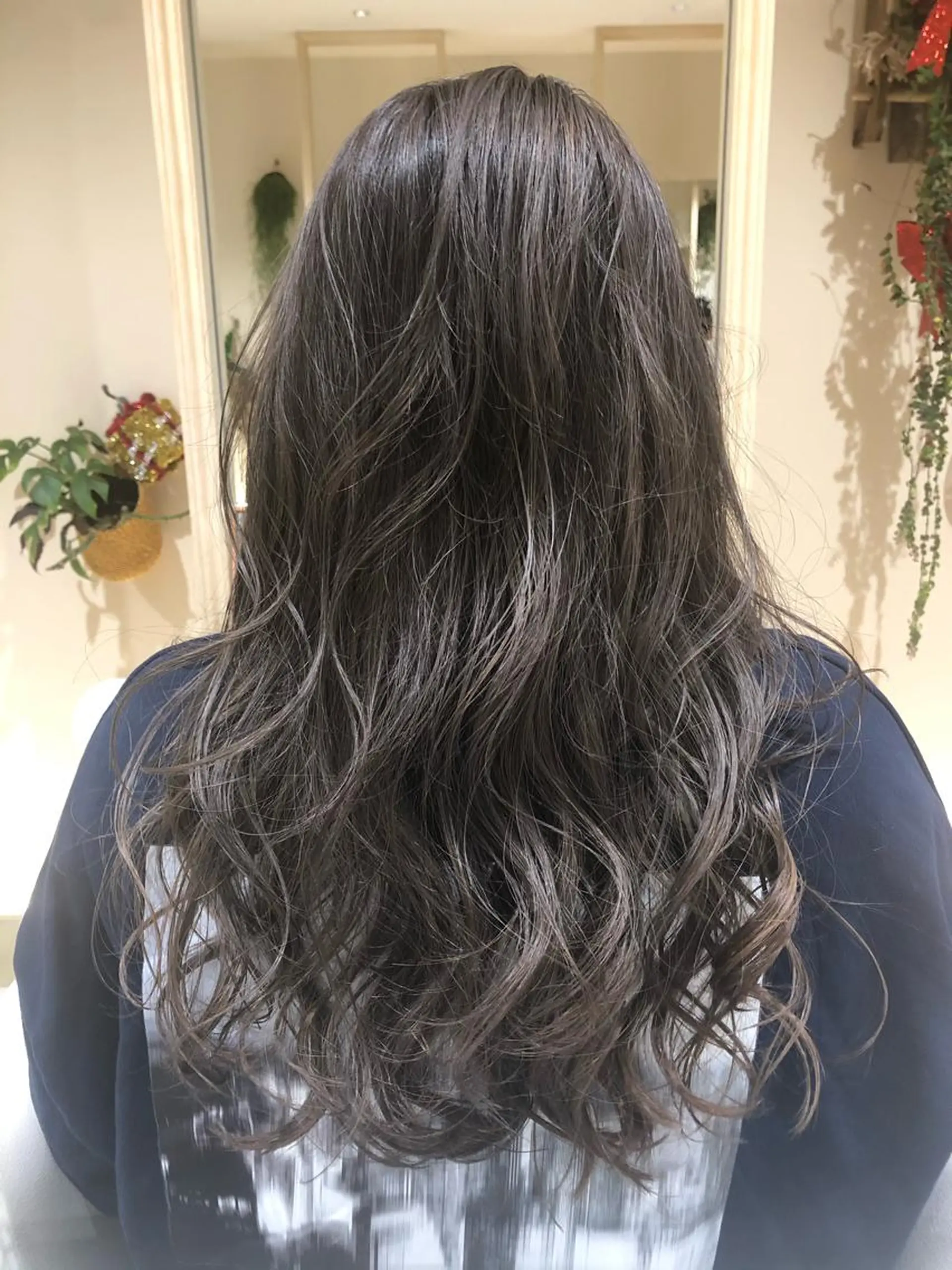 ロング カラー ブリーチ 透明感カラー ダブルカラー グレージュ カット ヘアカラー 大岩 茉愉のヘアスタイル