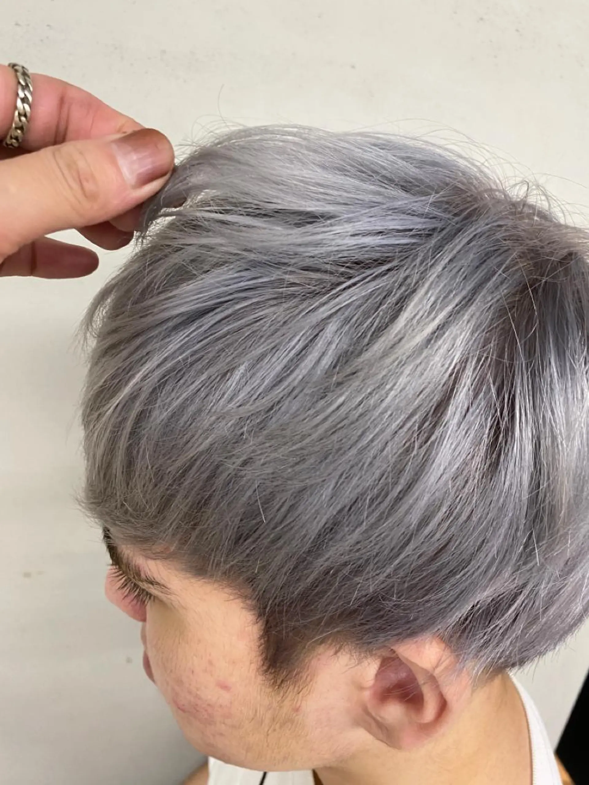 カラー パーマ ヘアアレンジ メンズ キッズ ネイル マツエク・マツパ メンズブリーチ アッシュ ブリーチ ホワイトアッシュ ホワイト カット ヘアカラー 🌸グレージュ/ 艶髪🌸yutaのヘアスタイル