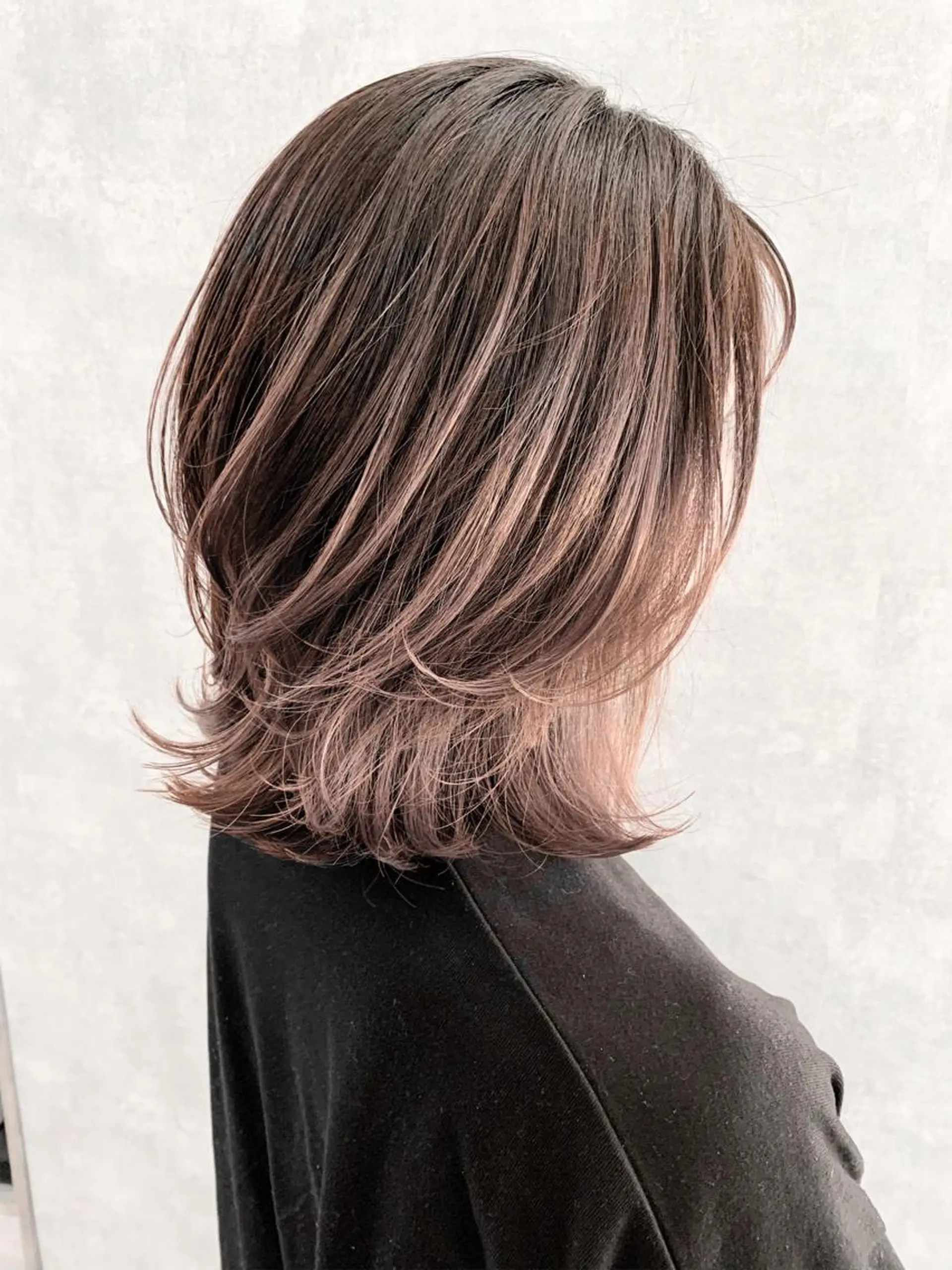 ミディアム レイヤーカット ヘアカラー トリートメント 小林 正樹のヘアスタイル