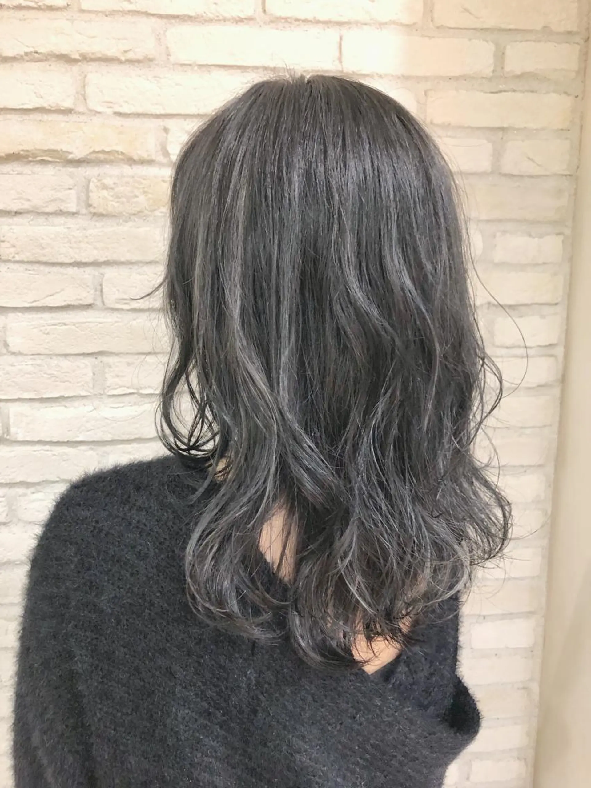 ミディアム カラー ダークグレー ハイライトカラー ハイライト oggi +KENJE所属・大平 美沙のヘアスタイル