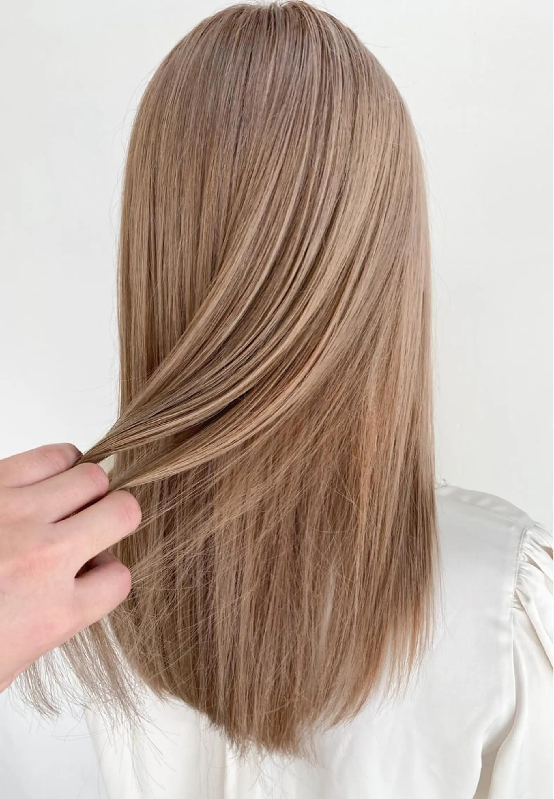 セミロング カラー ベージュカラー ハイトーンカラー ハイトーンベージュ ness ネスのヘアスタイル