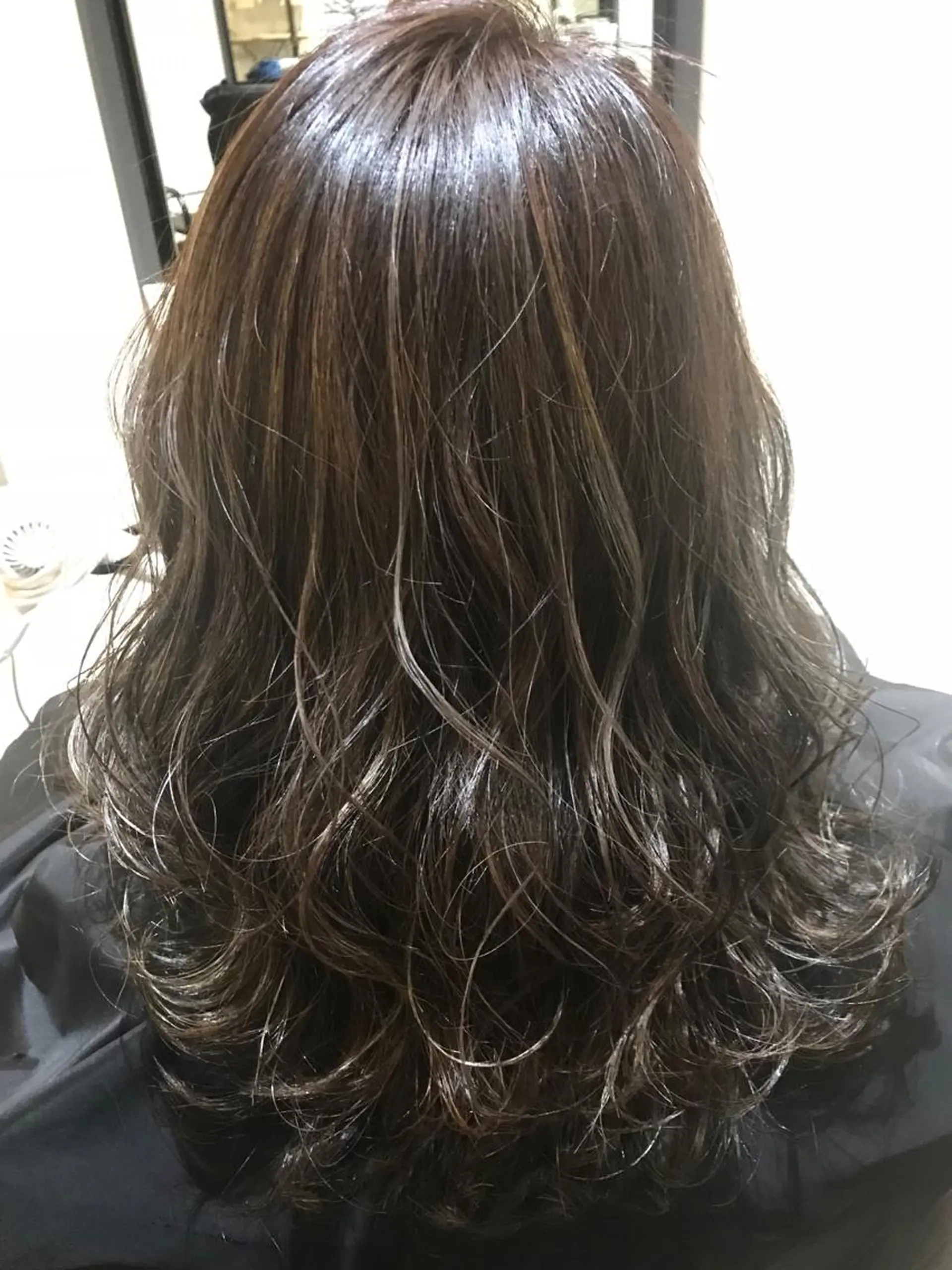 ミディアム カラー ハイライトカラー ハイライト Neale. yumiの眉毛・アイブロウイメージ
