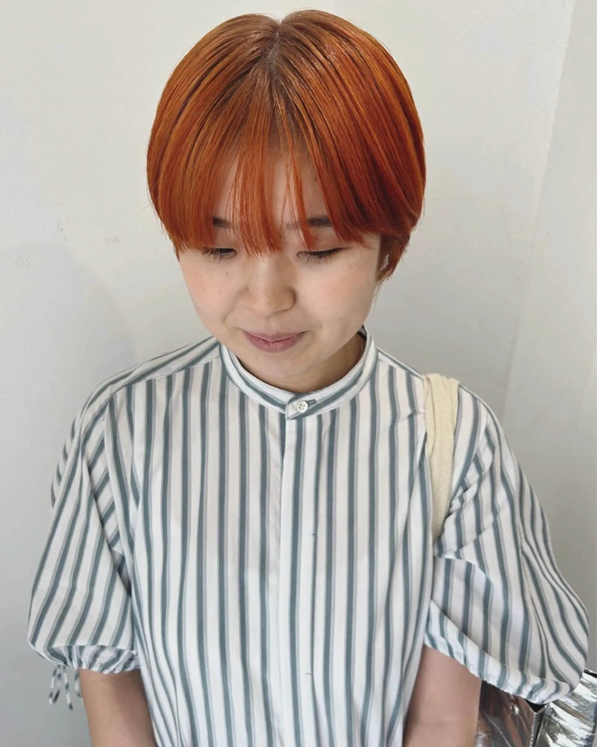 ショート カラー ベージュカラー オレンジ ショートヘア カット ヘアカラー トリートメント Loom.所属・村上雅人 ナチュラルモードのヘアスタイル